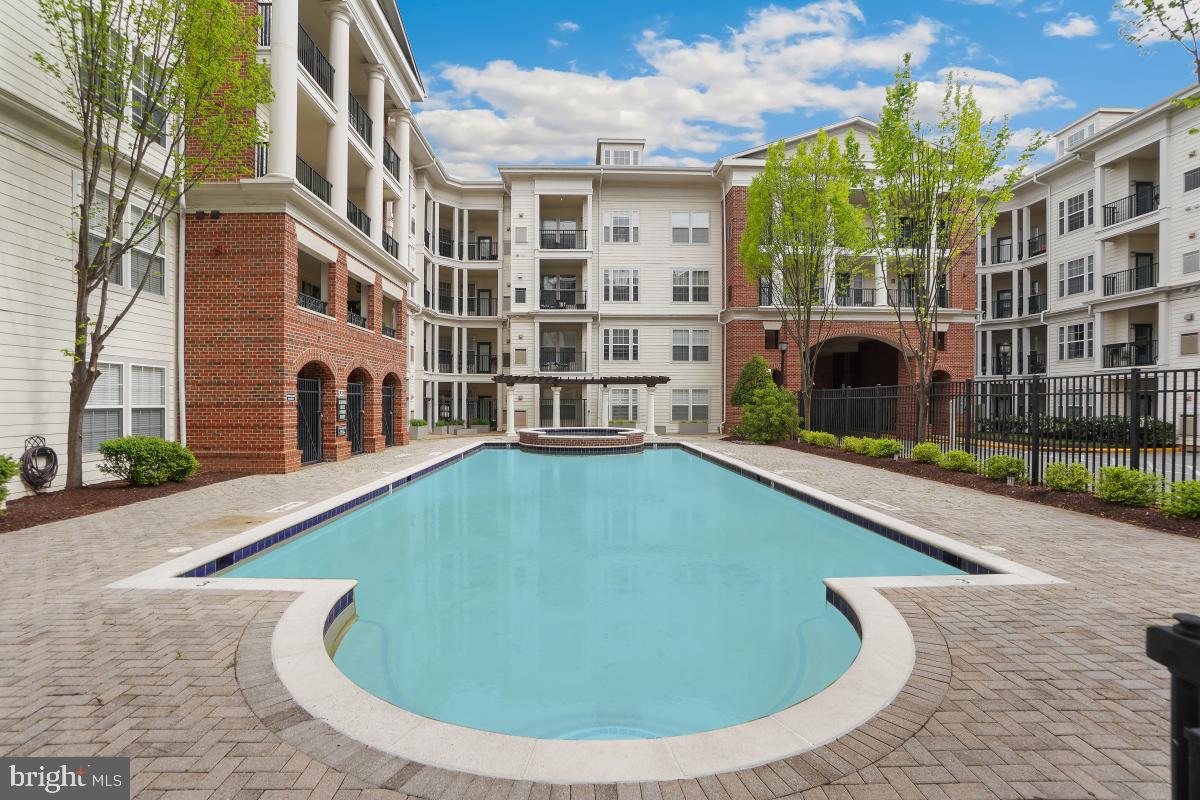 COLONNADE AT KENTLANDS - Residential