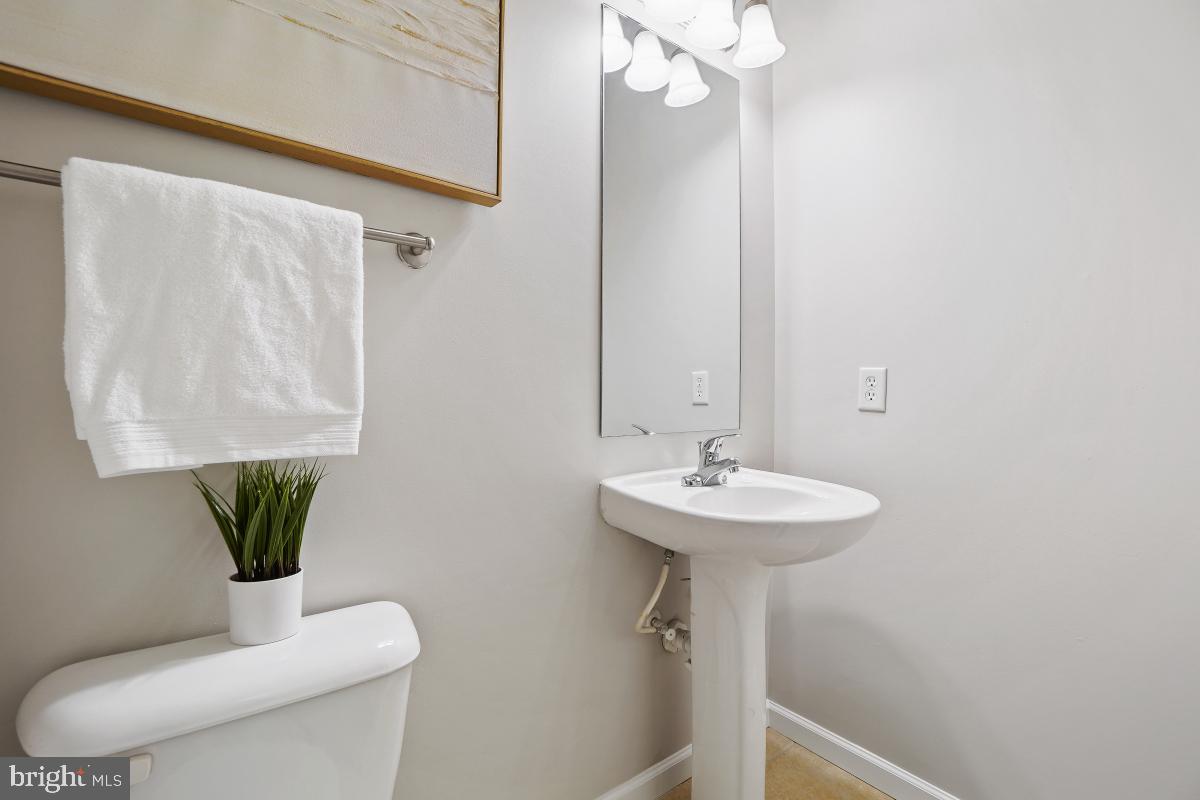 COLONNADE AT KENTLANDS - Residential