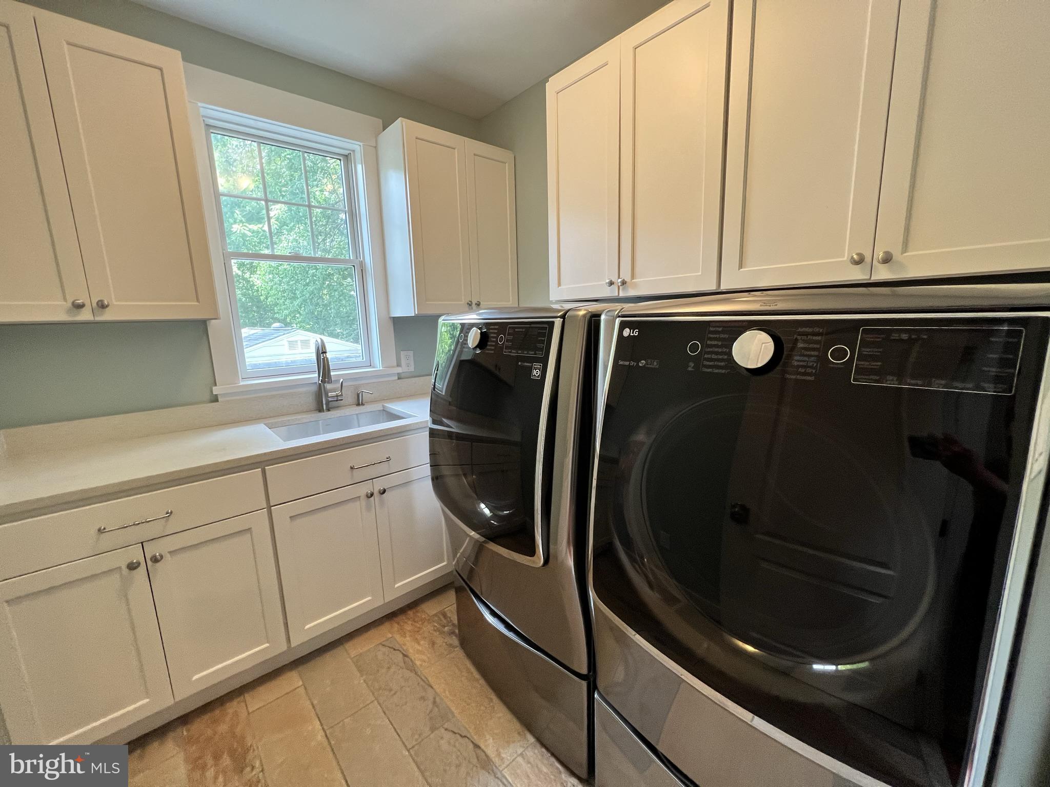 ROCK CREEK KNOLLS - Residential Lease