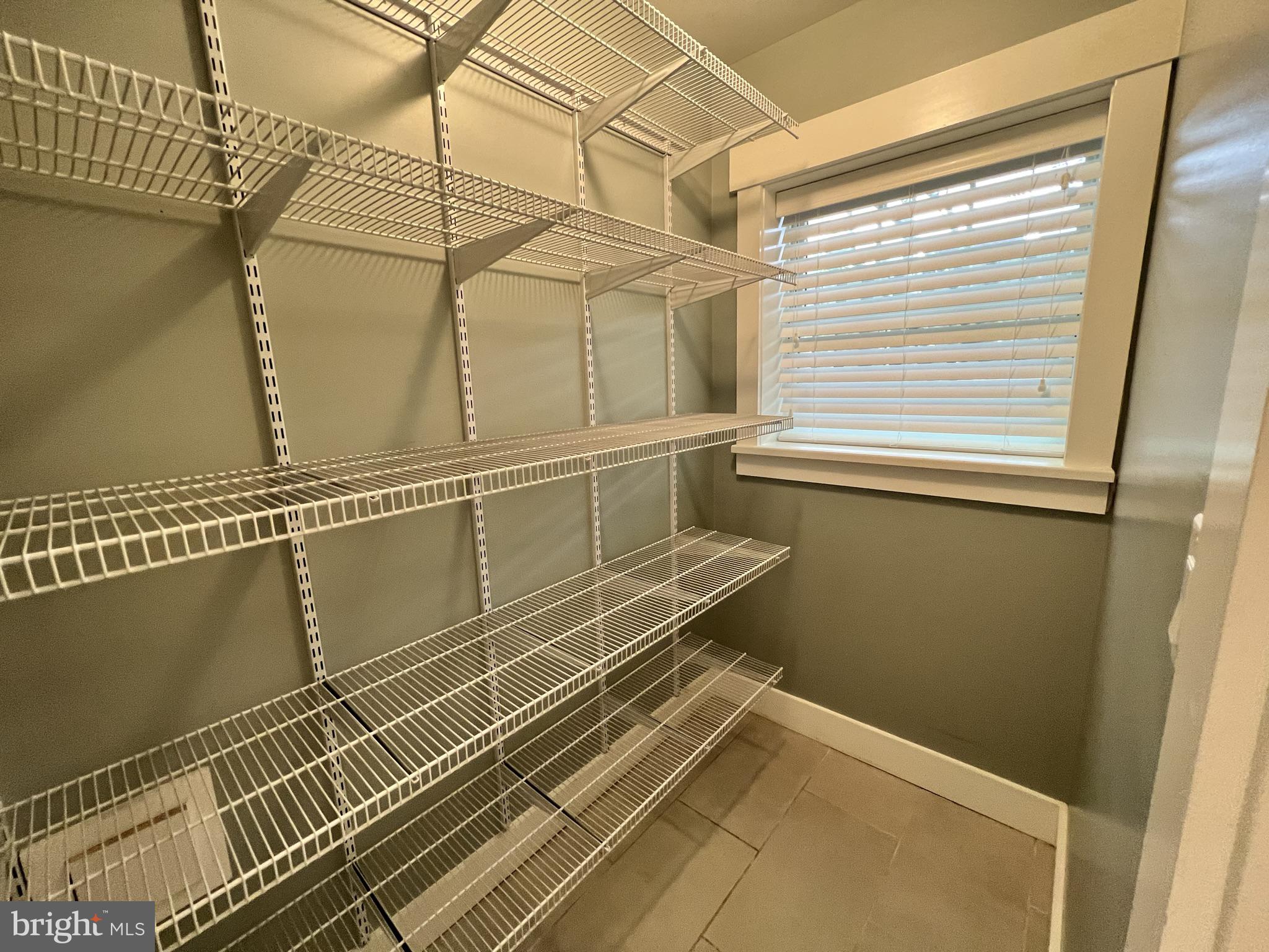 ROCK CREEK KNOLLS - Residential Lease