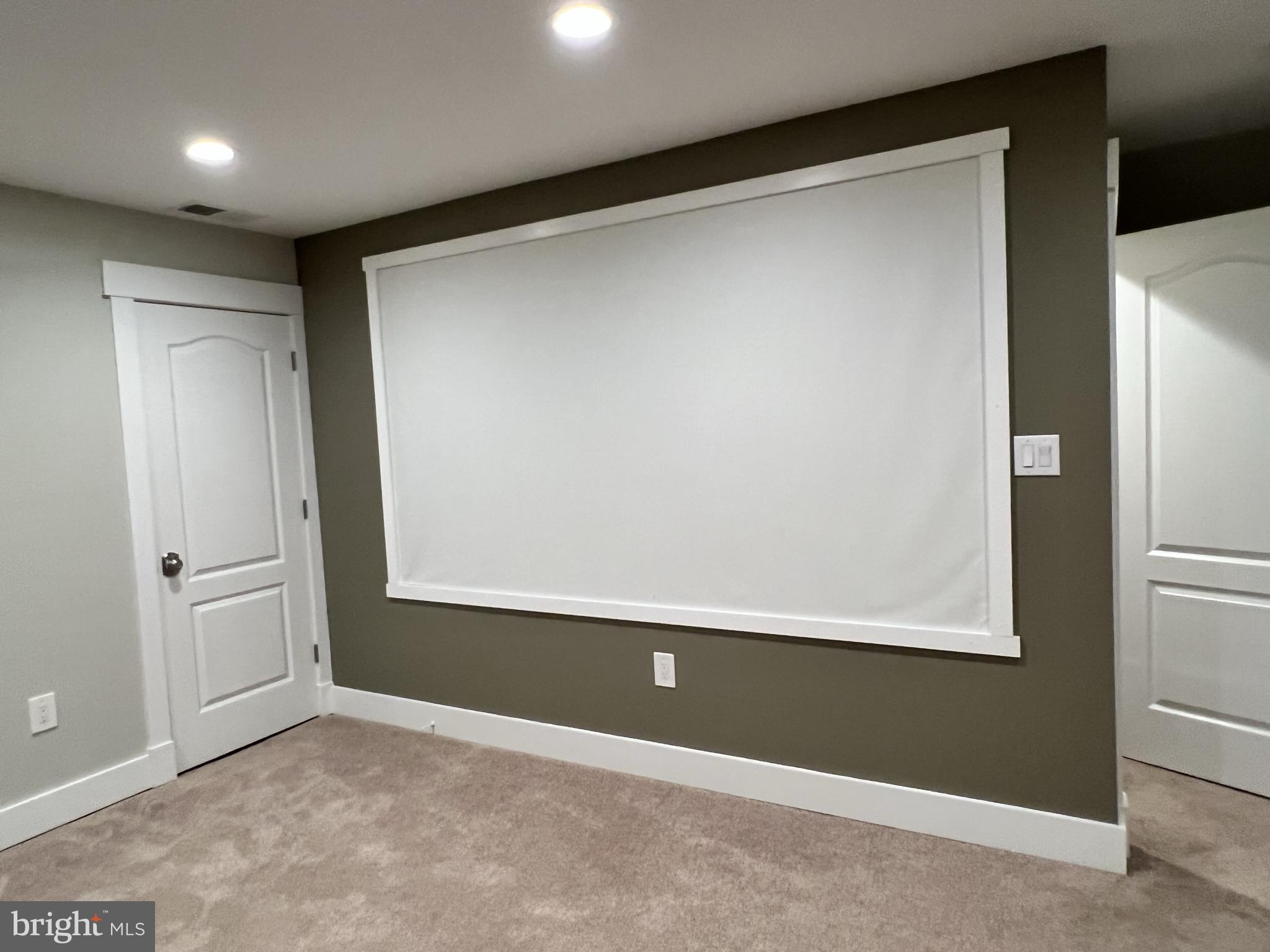 ROCK CREEK KNOLLS - Residential Lease