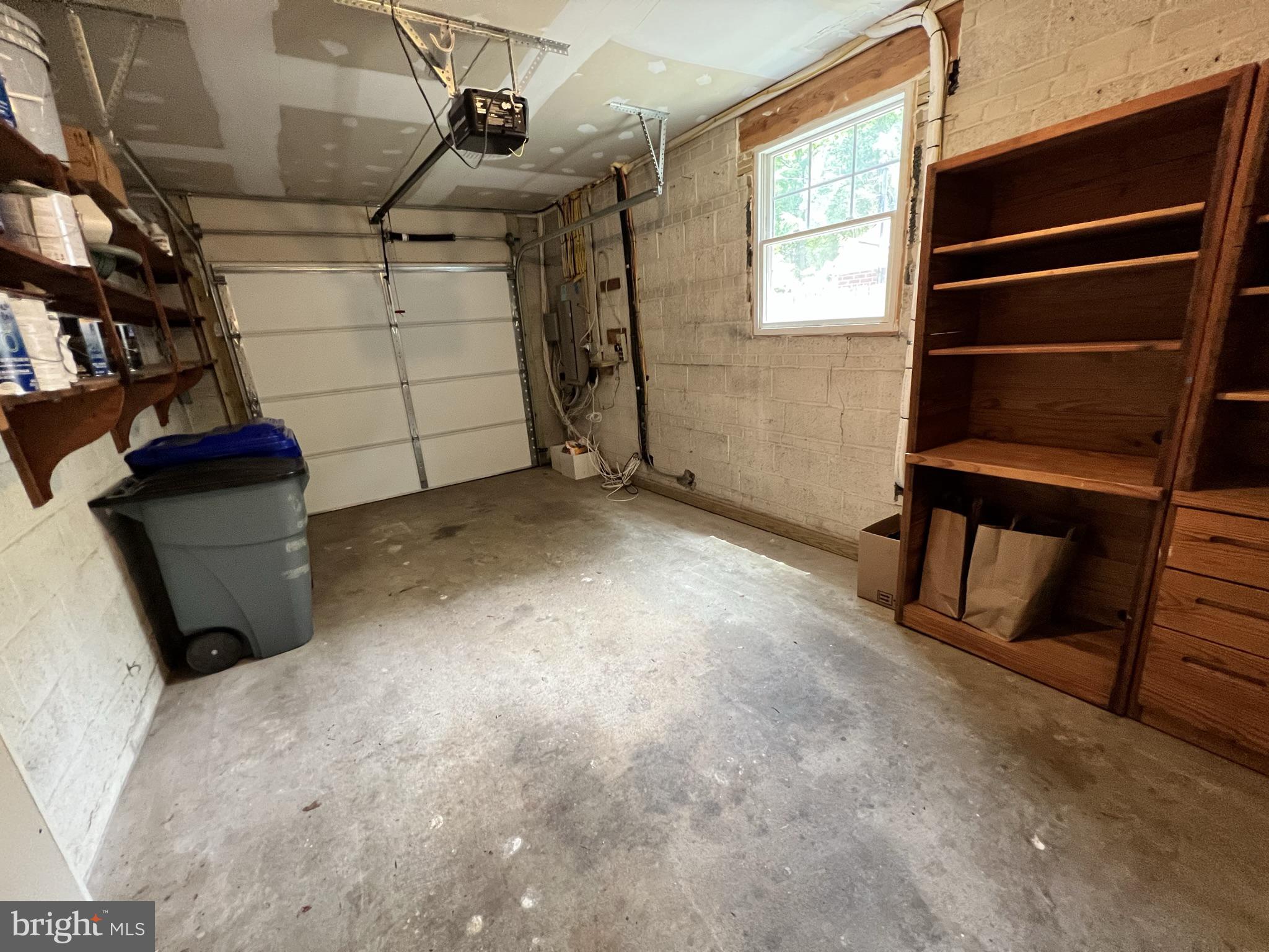 ROCK CREEK KNOLLS - Residential Lease