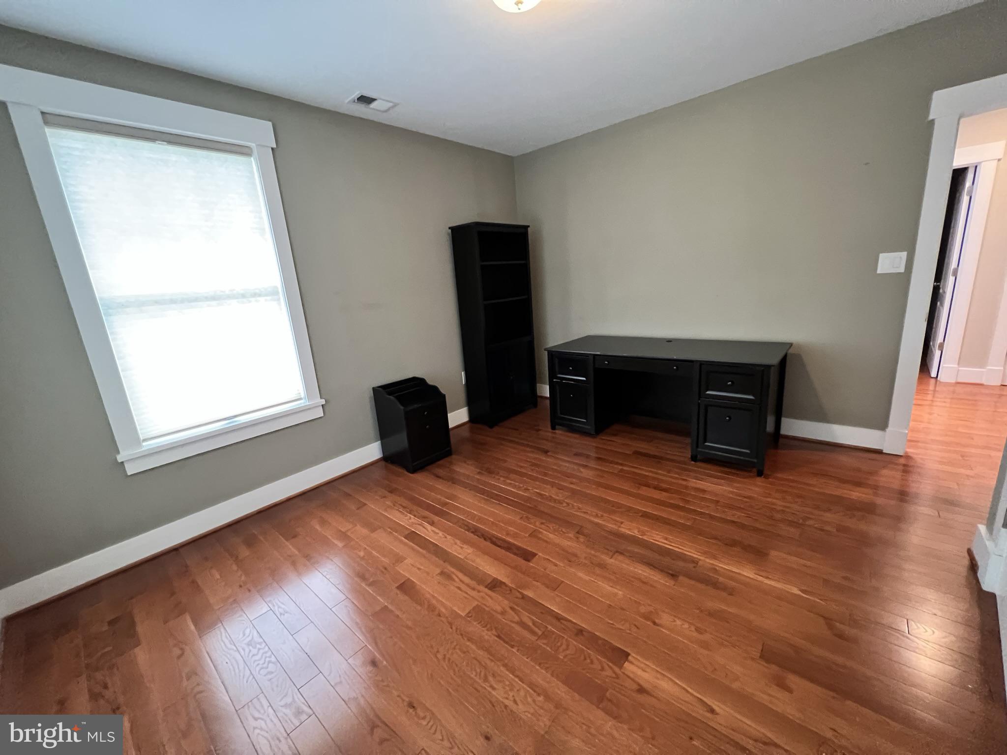 ROCK CREEK KNOLLS - Residential Lease