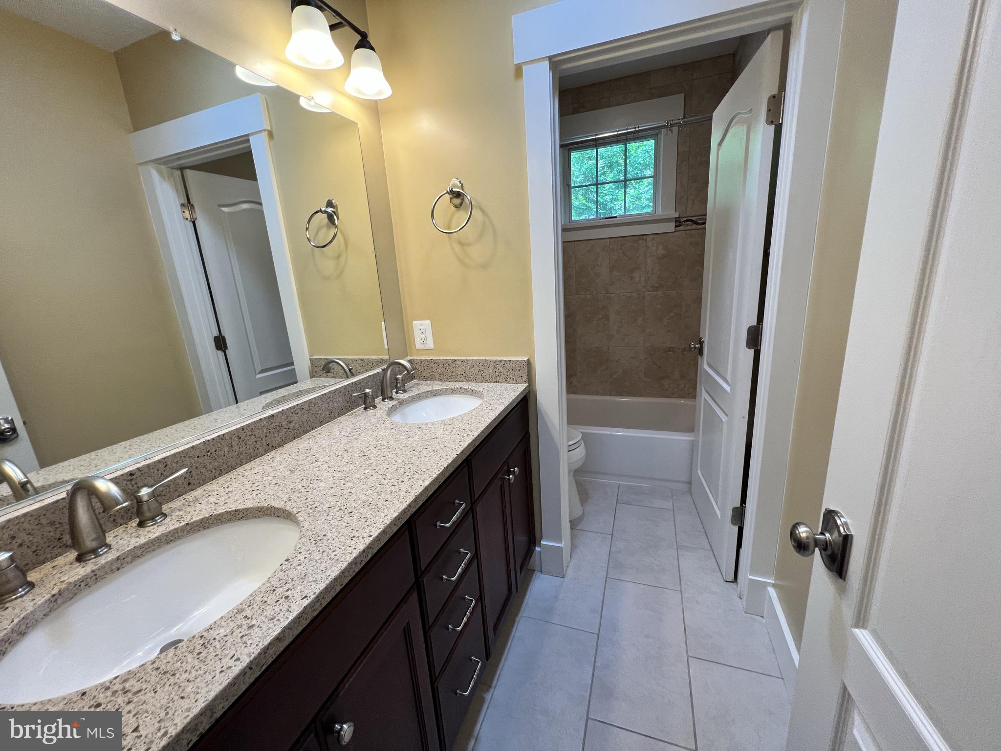 ROCK CREEK KNOLLS - Residential Lease