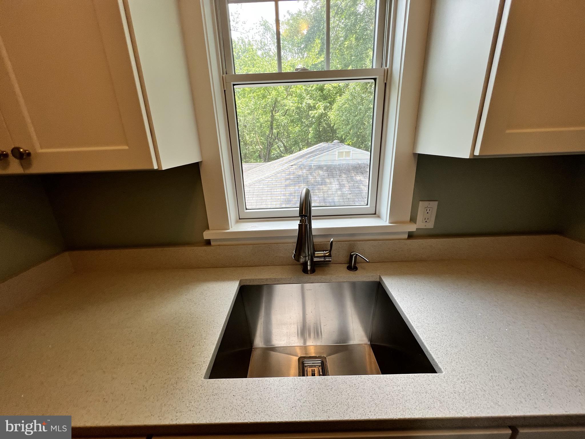 ROCK CREEK KNOLLS - Residential Lease