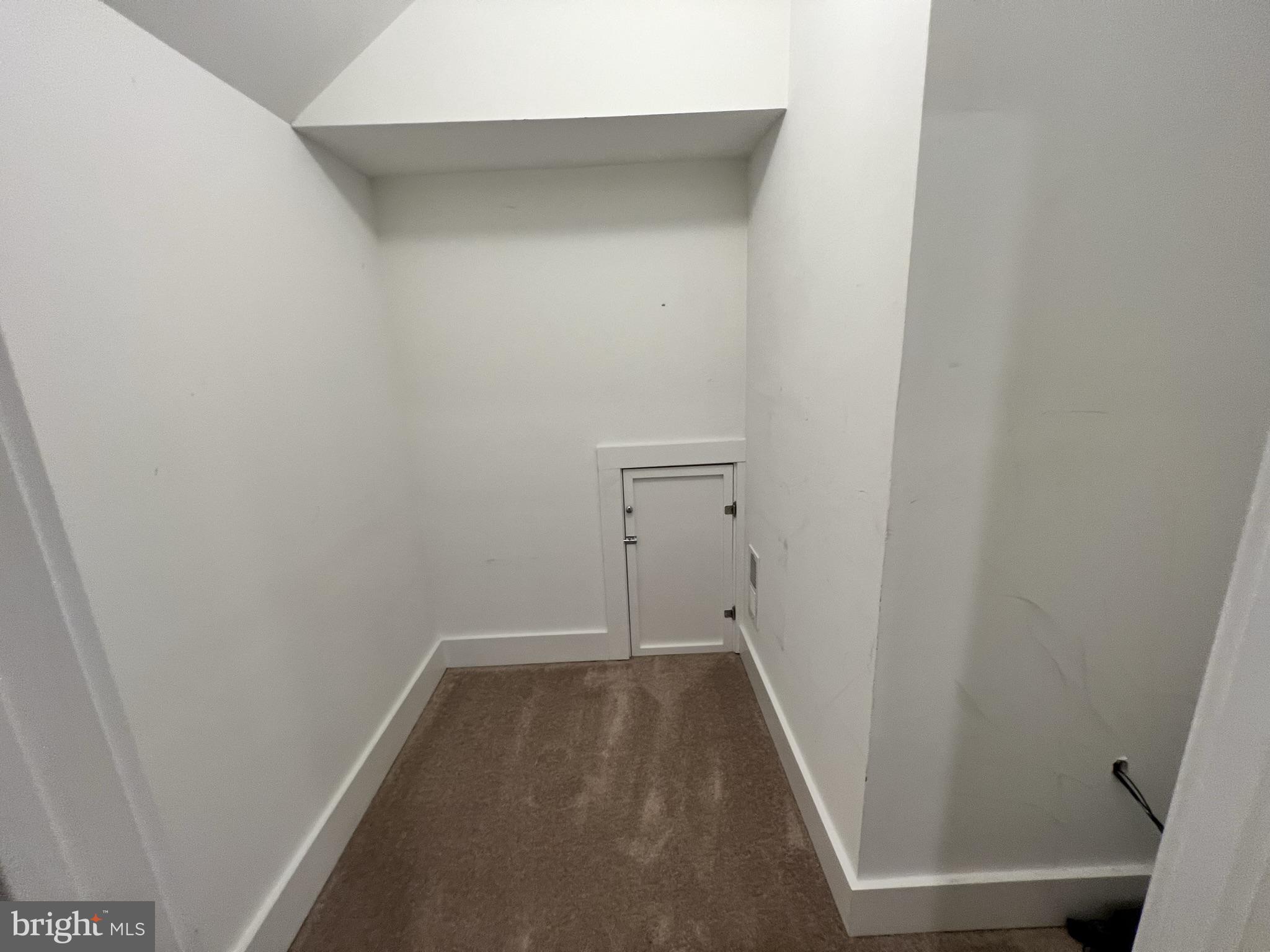 ROCK CREEK KNOLLS - Residential Lease