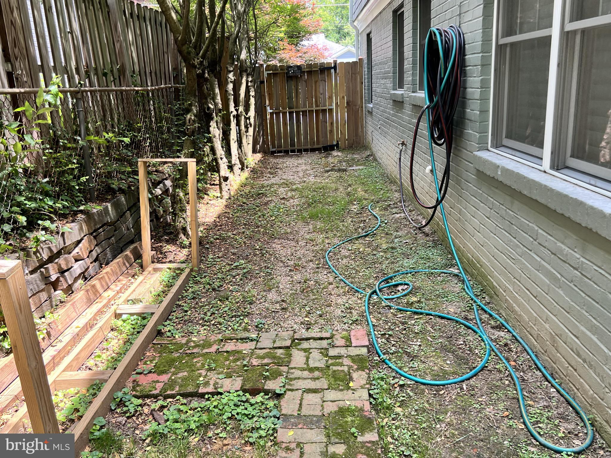 ROCK CREEK KNOLLS - Residential Lease