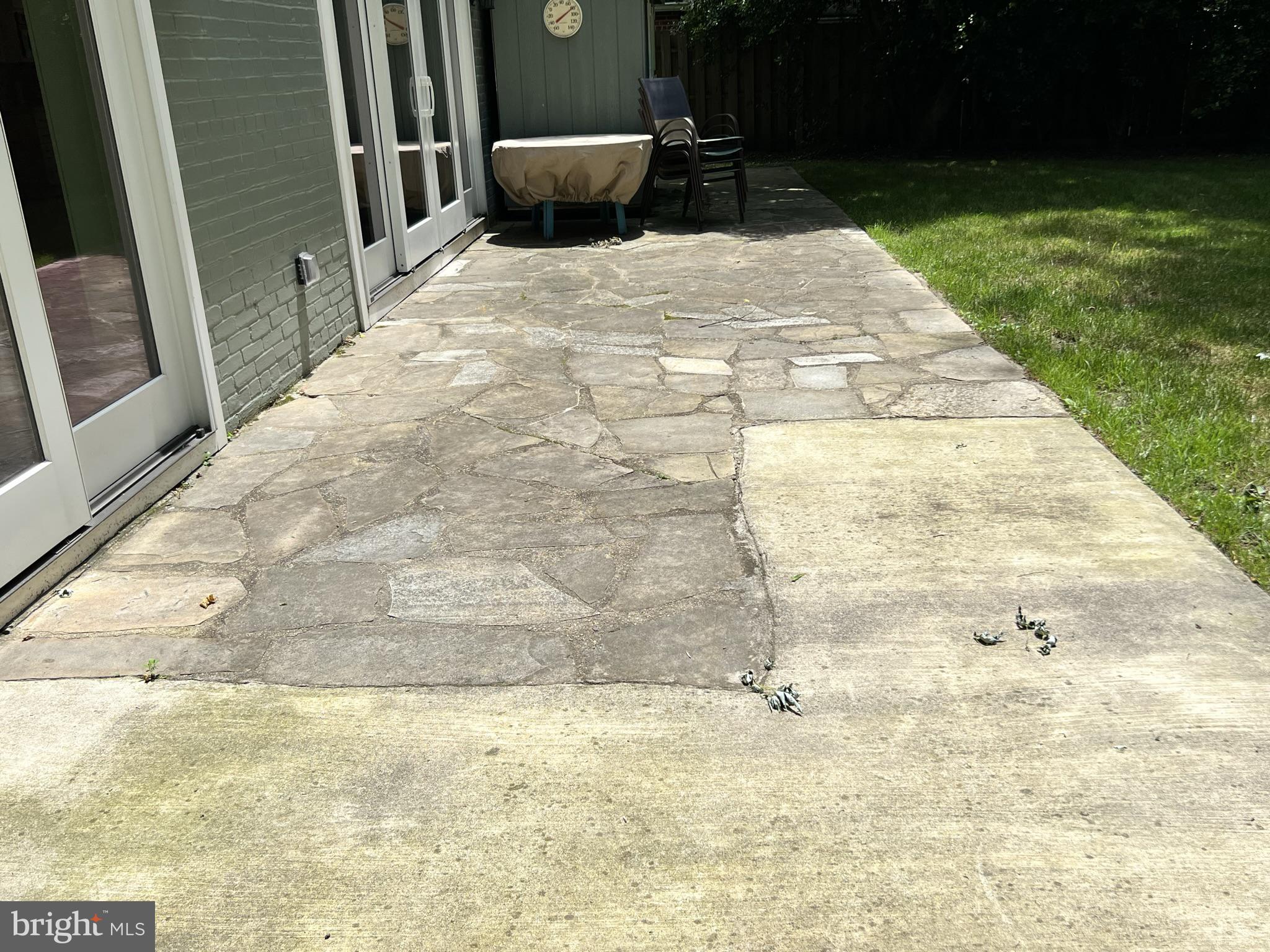 ROCK CREEK KNOLLS - Residential Lease