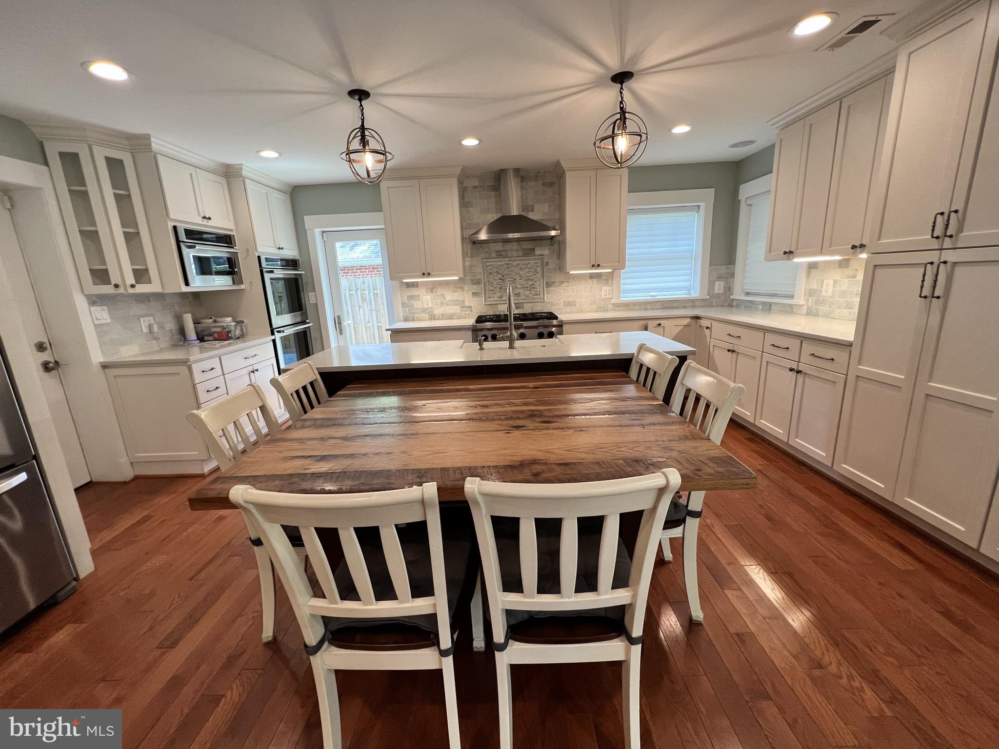 ROCK CREEK KNOLLS - Residential Lease