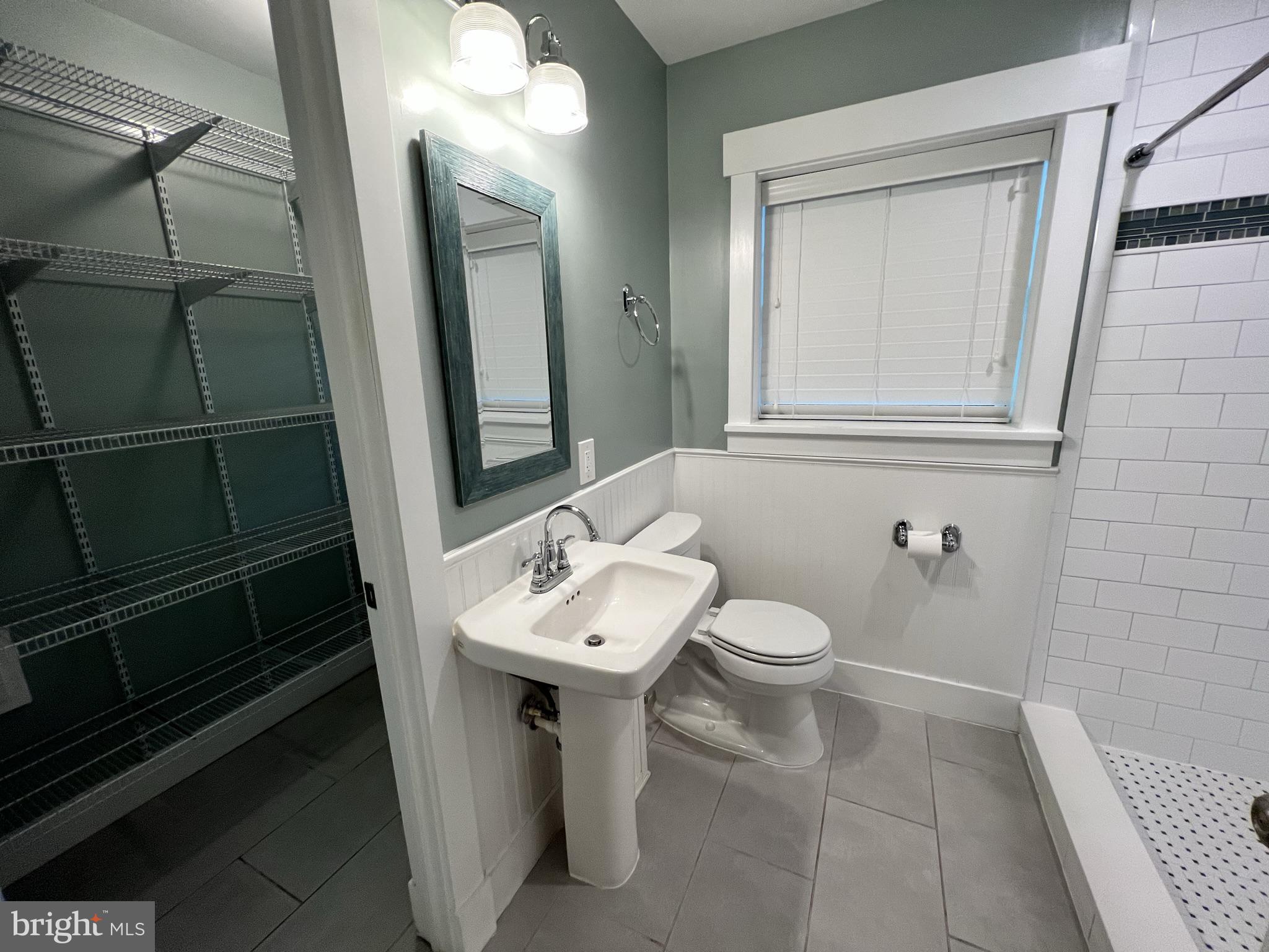 ROCK CREEK KNOLLS - Residential Lease