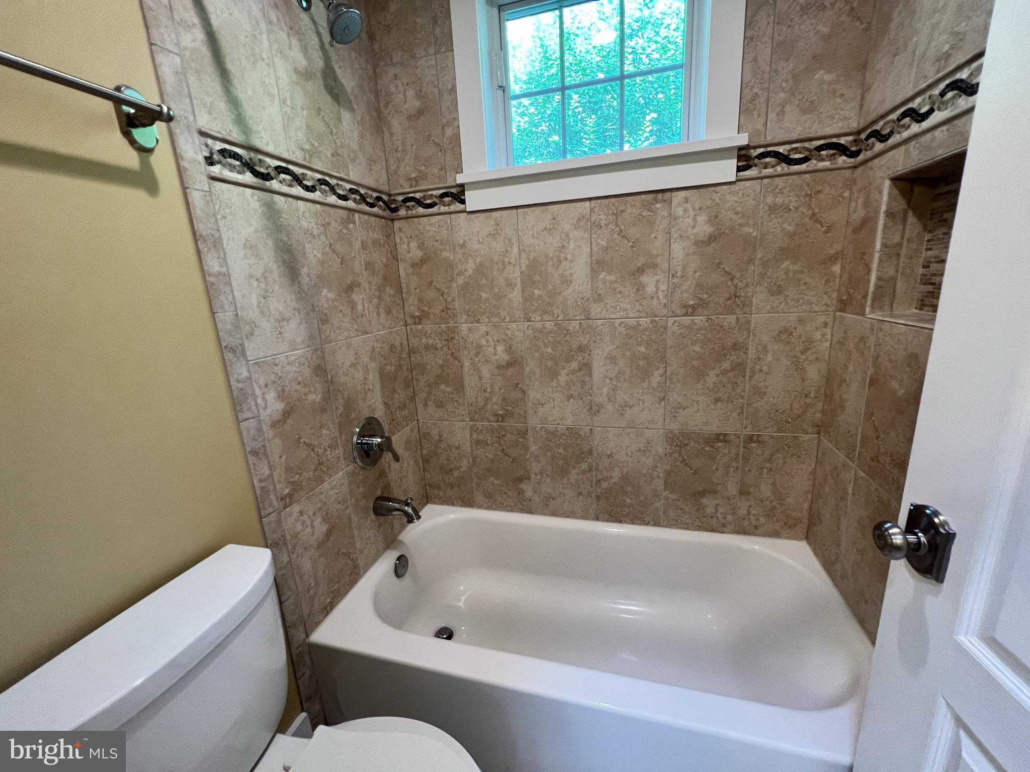 ROCK CREEK KNOLLS - Residential Lease