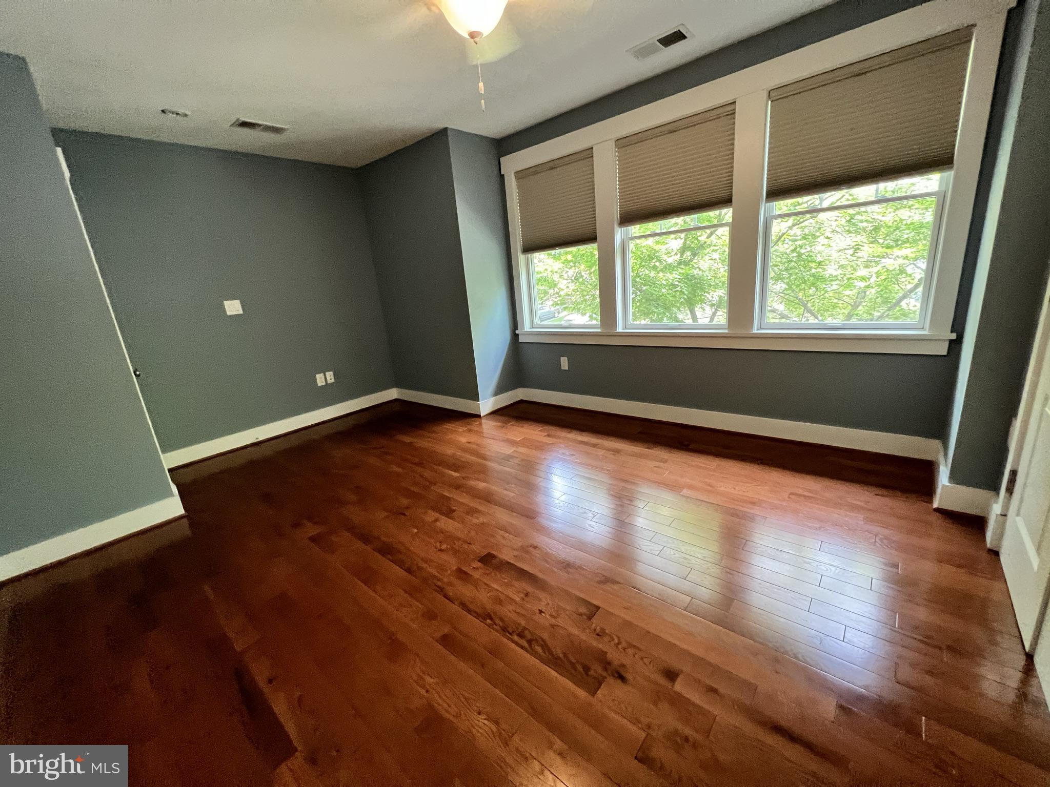 ROCK CREEK KNOLLS - Residential Lease