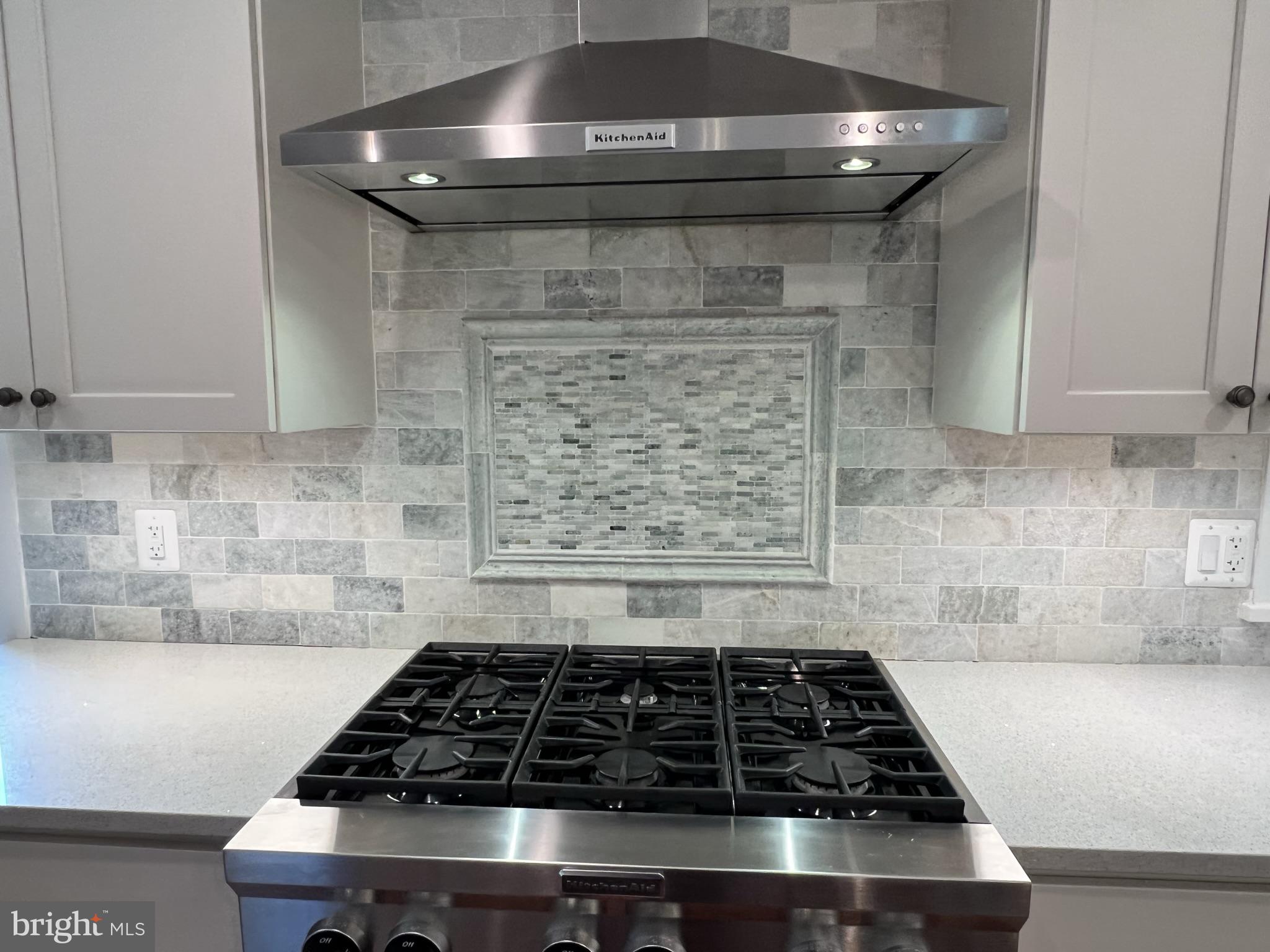 ROCK CREEK KNOLLS - Residential Lease