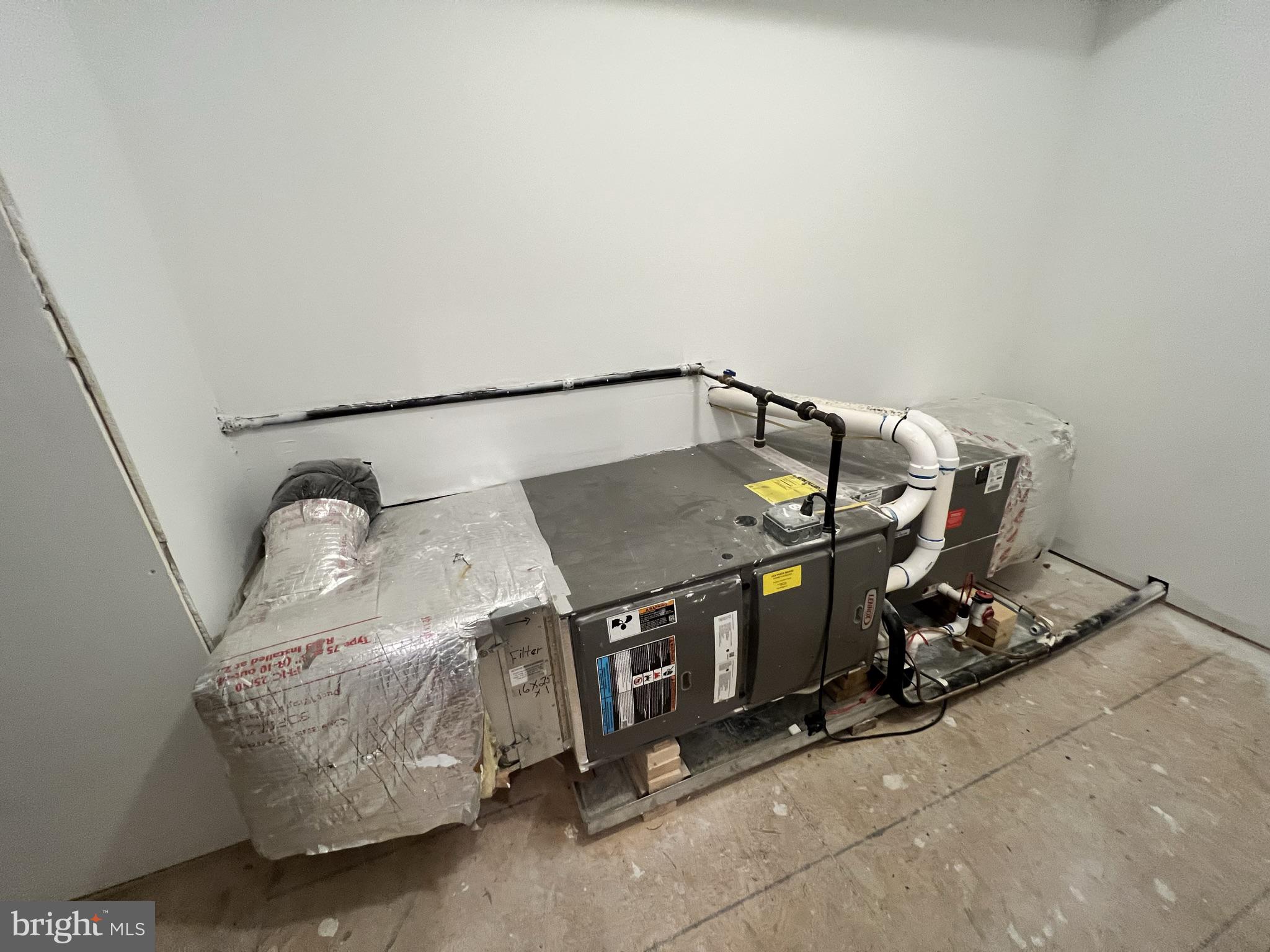 ROCK CREEK KNOLLS - Residential Lease