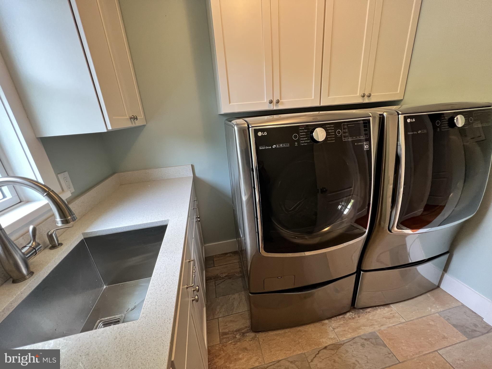 ROCK CREEK KNOLLS - Residential Lease