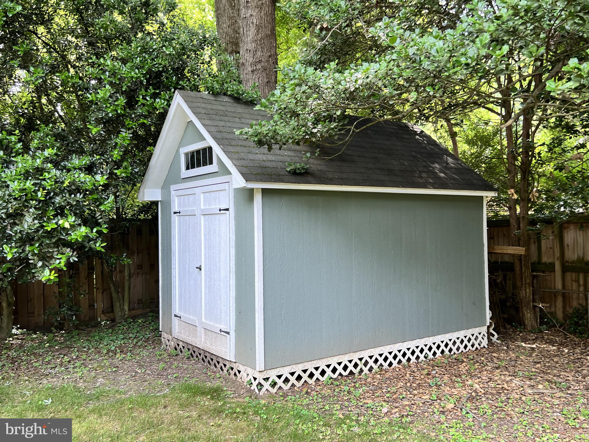 ROCK CREEK KNOLLS - Residential Lease