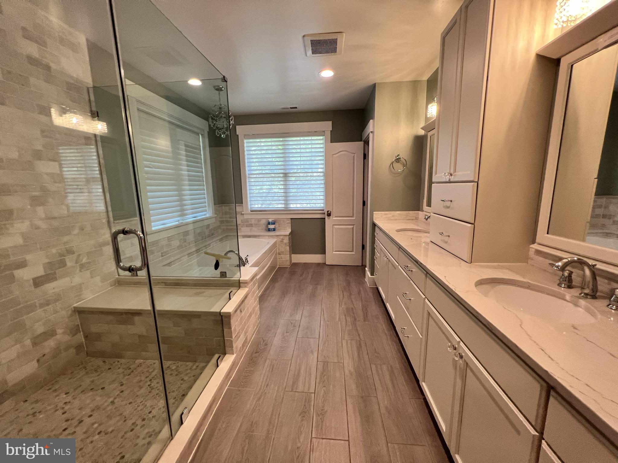 ROCK CREEK KNOLLS - Residential Lease