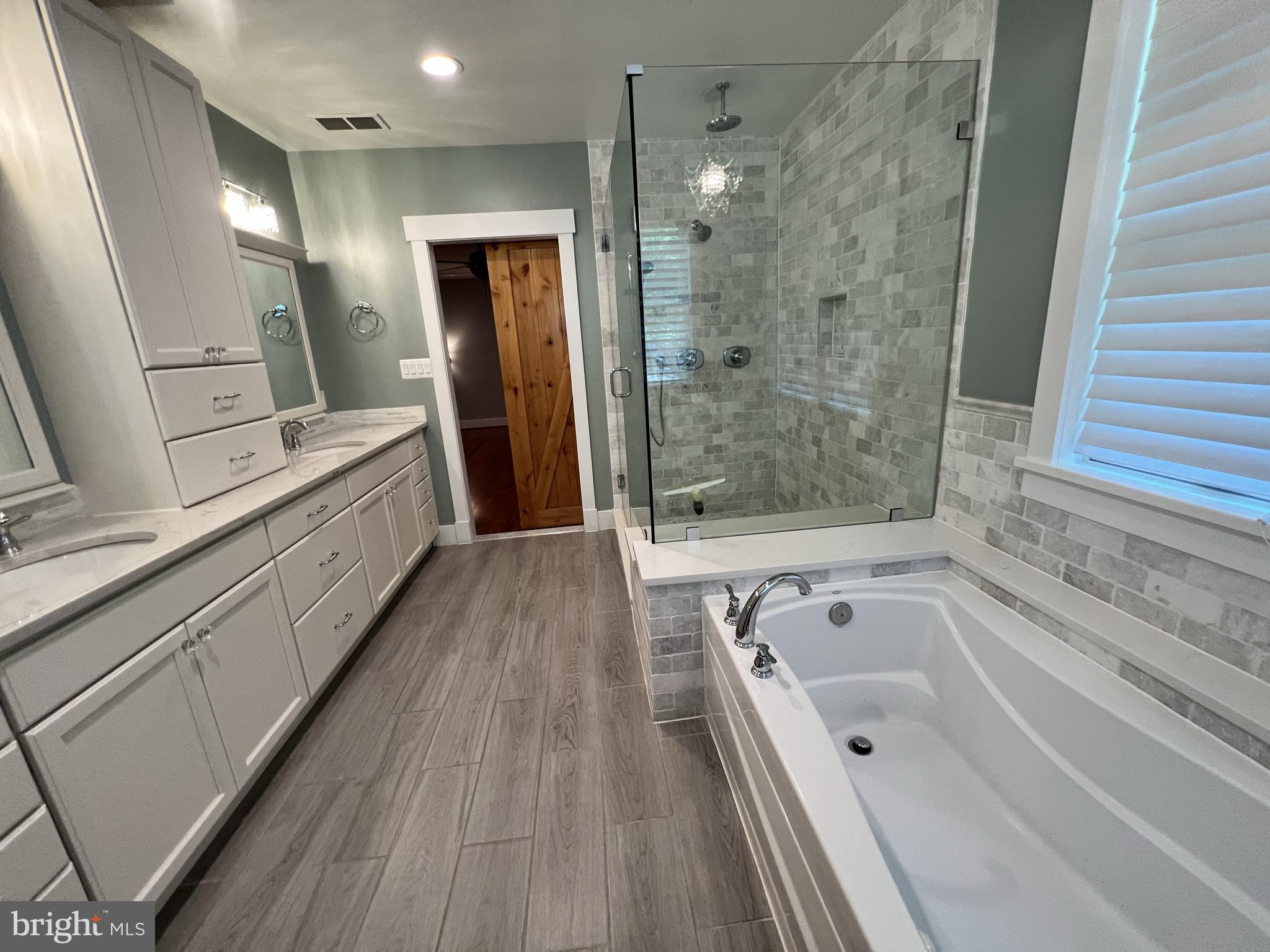 ROCK CREEK KNOLLS - Residential Lease