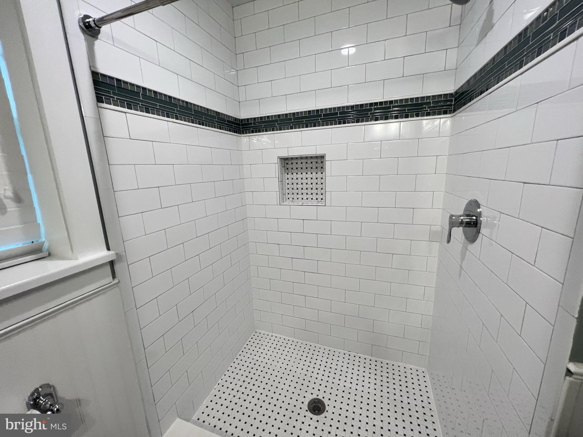 ROCK CREEK KNOLLS - Residential Lease