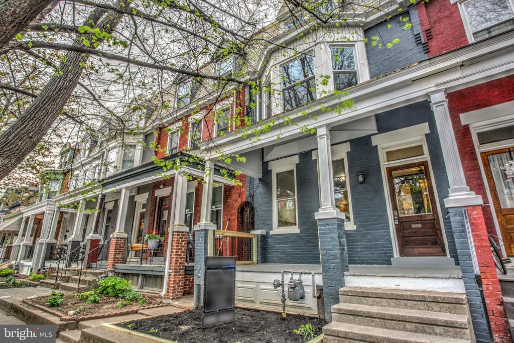 Photo of 209 E CLAY ST, LANCASTER, PA 17602 (MLS # PALA2034490)