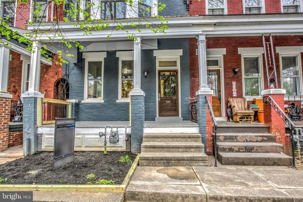 Photo of 209 E CLAY ST, LANCASTER, PA 17602 (MLS # PALA2034490)