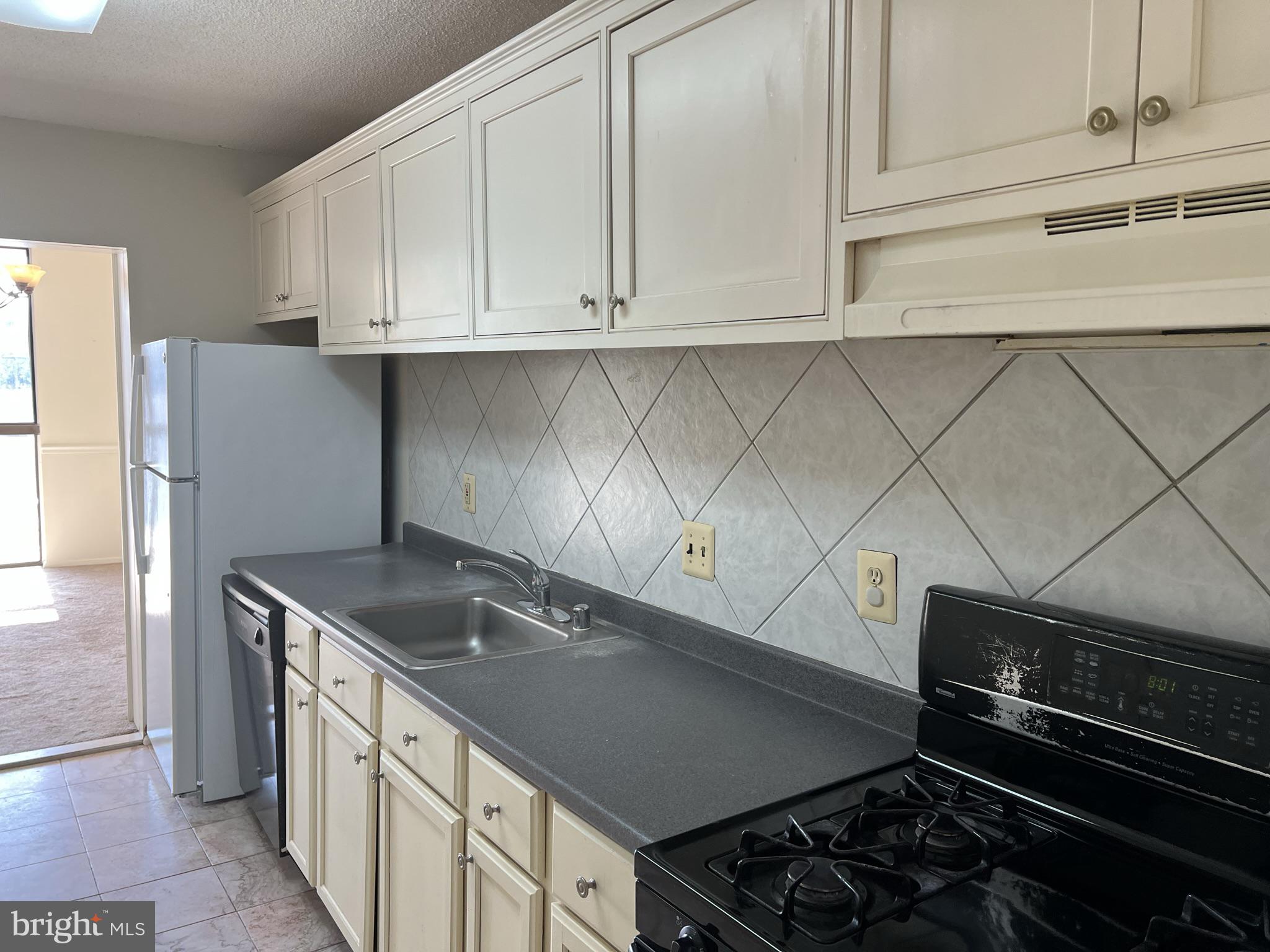 TOWERS IN WESTCHESTER PARK - Residential