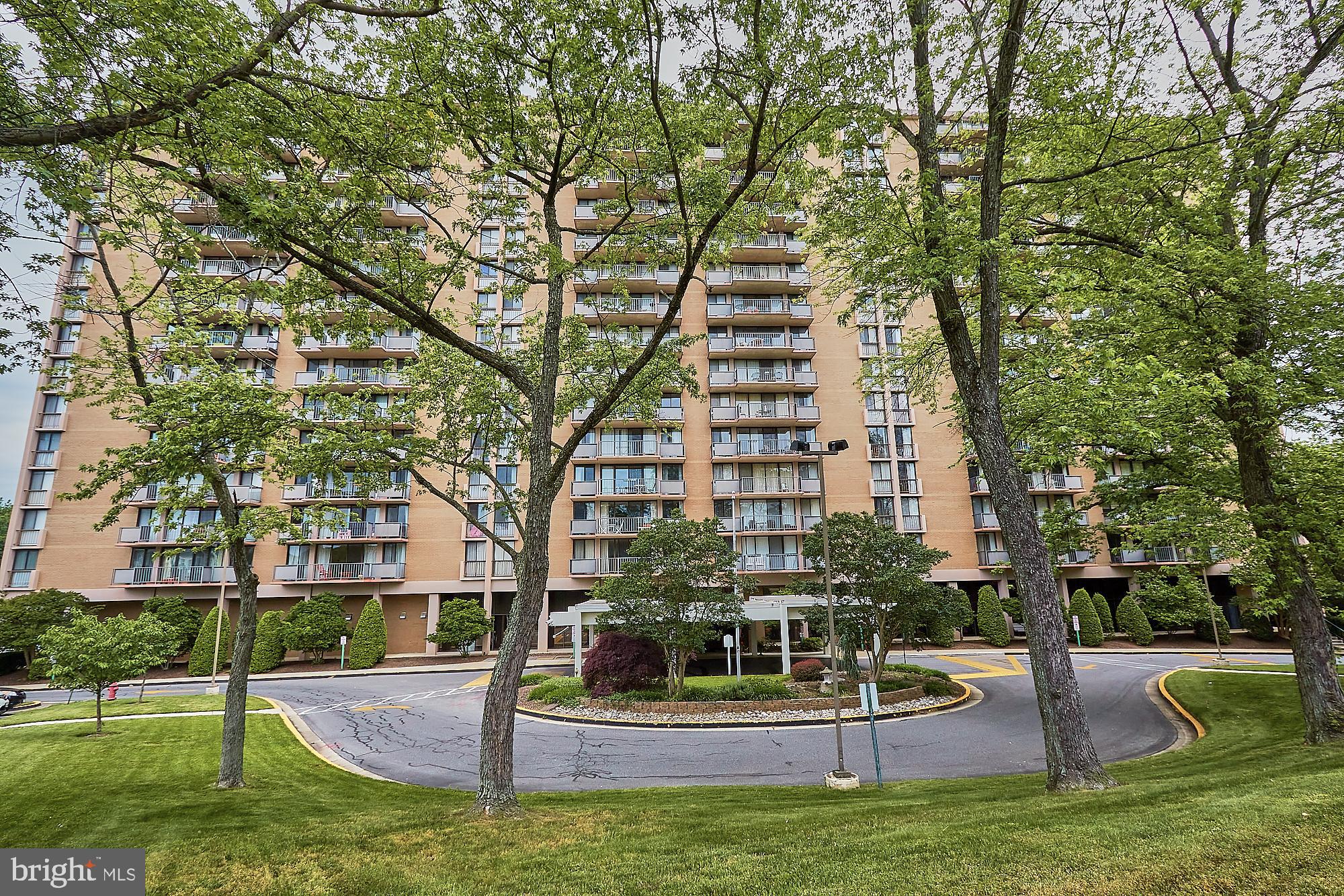 TOWERS IN WESTCHESTER PARK - Residential