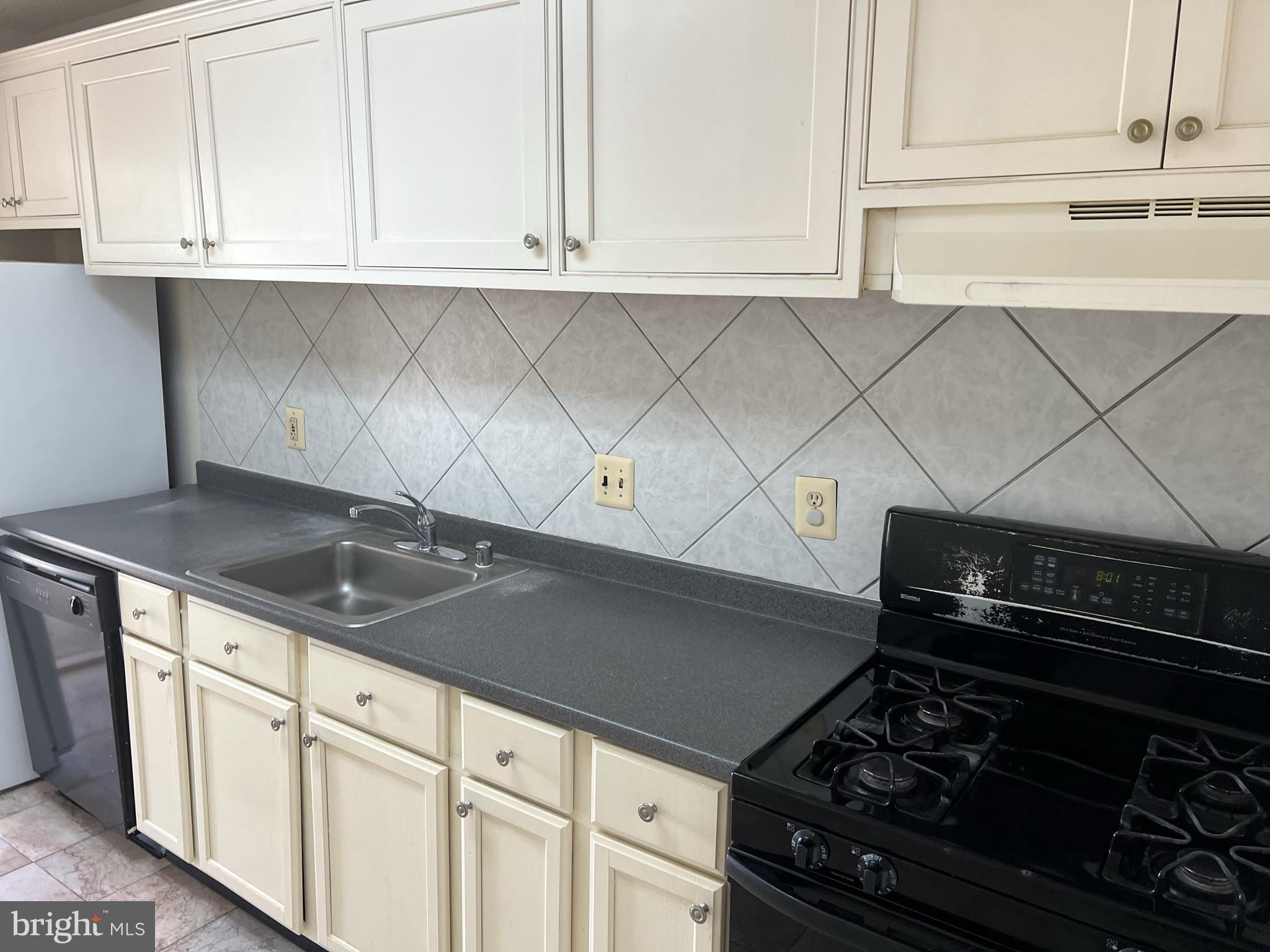 TOWERS IN WESTCHESTER PARK - Residential