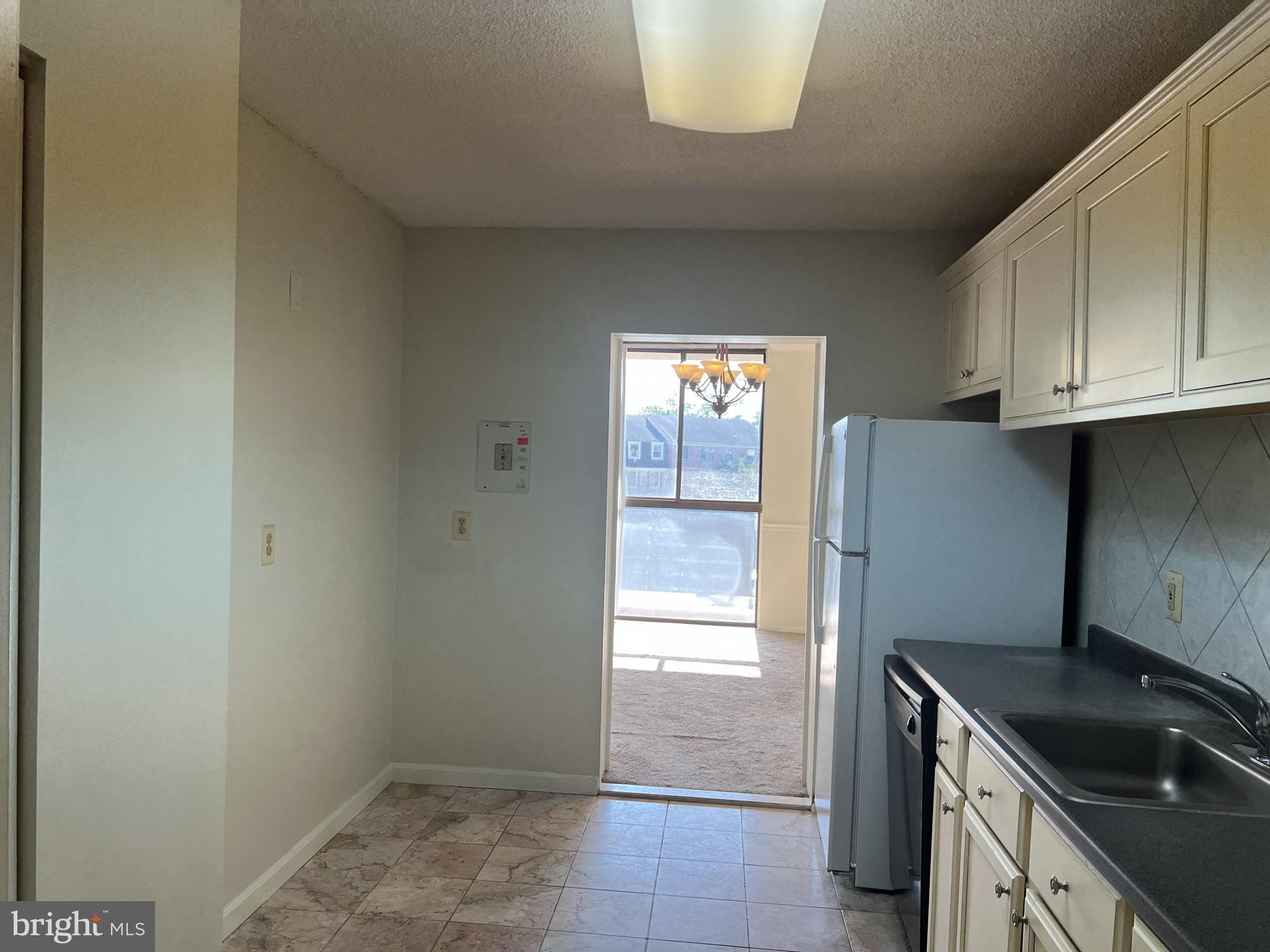 TOWERS IN WESTCHESTER PARK - Residential