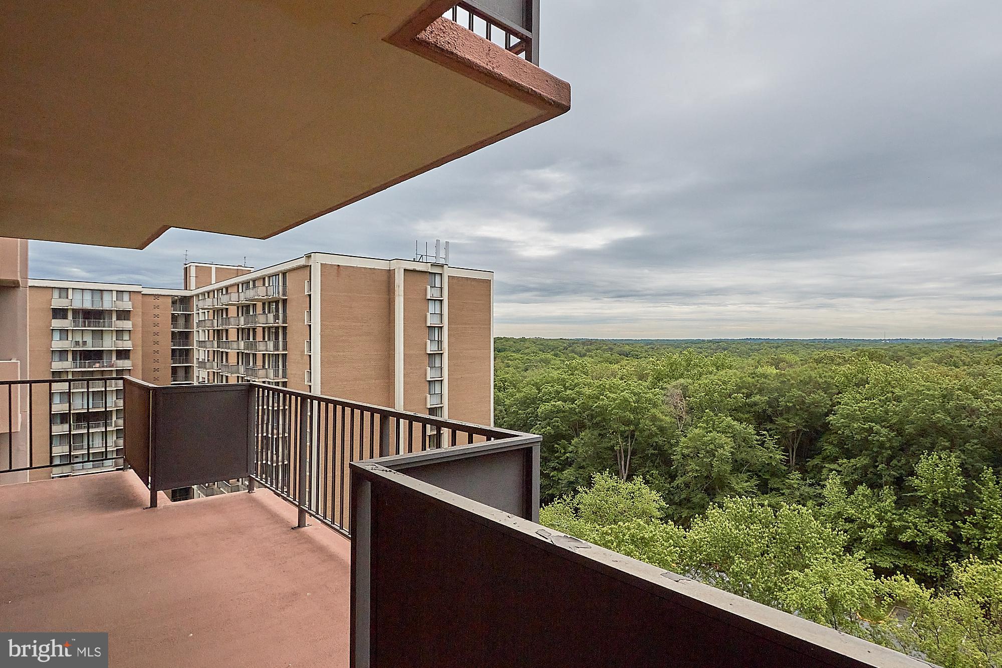 TOWERS IN WESTCHESTER PARK - Residential