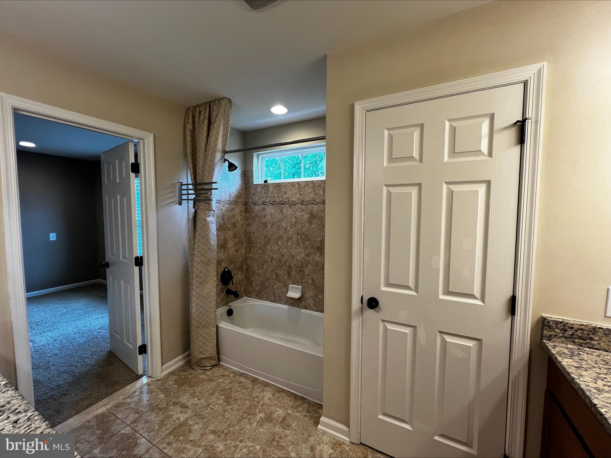 WARRINGTON POINTE - Residential Lease