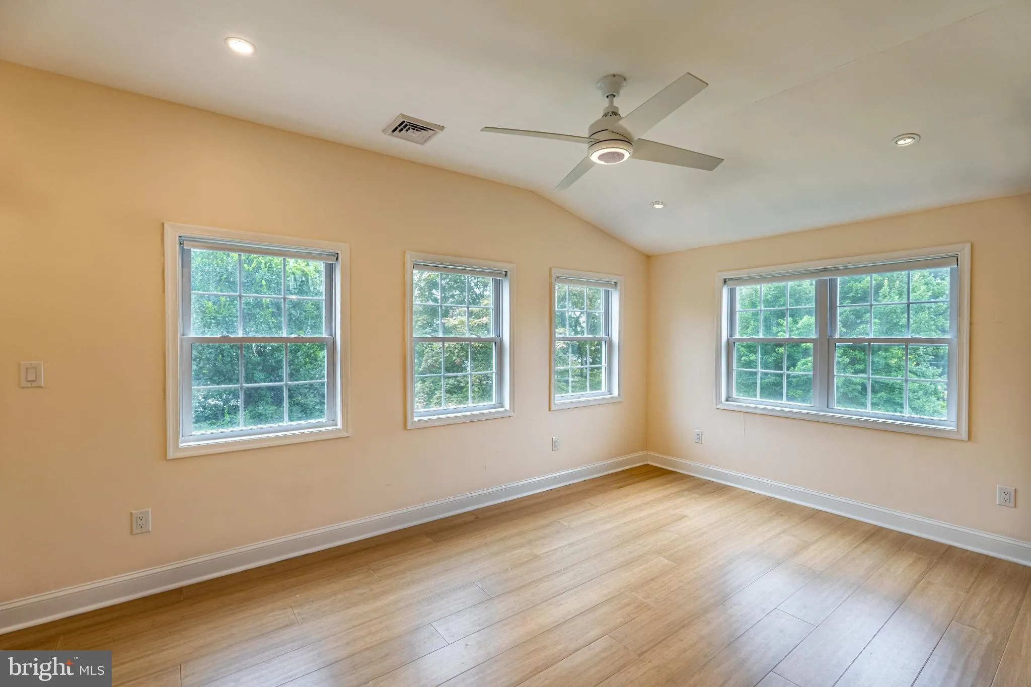 Flourtown, Pennsylvania 19031, United States, 3 Bedrooms Bedrooms, ,3 BathroomsBathrooms,Residential,Pending,194372