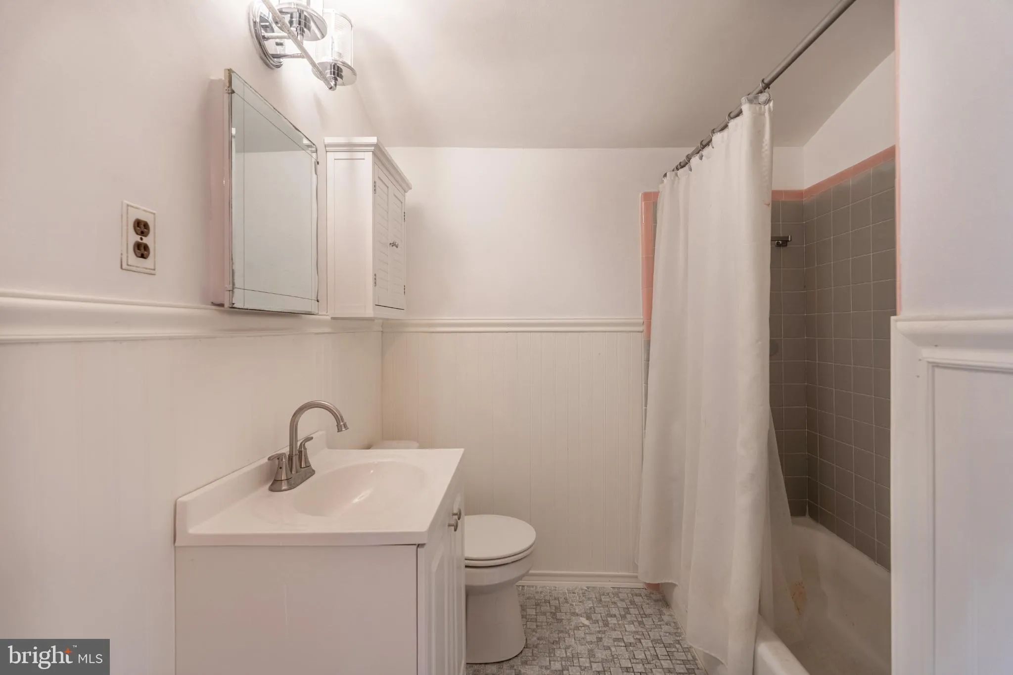 Flourtown, Pennsylvania 19031, United States, 3 Bedrooms Bedrooms, ,3 BathroomsBathrooms,Residential,Pending,194372