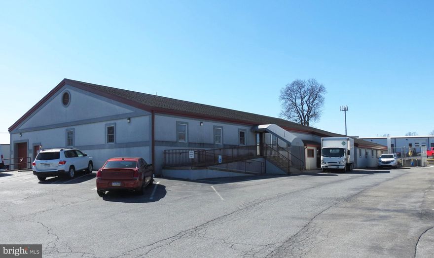 Freestanding flex building in East Petersburg offering convenient access to Route 283.  Office section includes reception area, twelve (12) private offices, two (2) conference rooms, open bullpen work areas and a kitchenette.  Warehouse/shop areas include one (1) dock height door and ceiling heights ranging from 7’5” to 17’10”.   Also included is a separate +/- 1,311 SF storage/garage area.