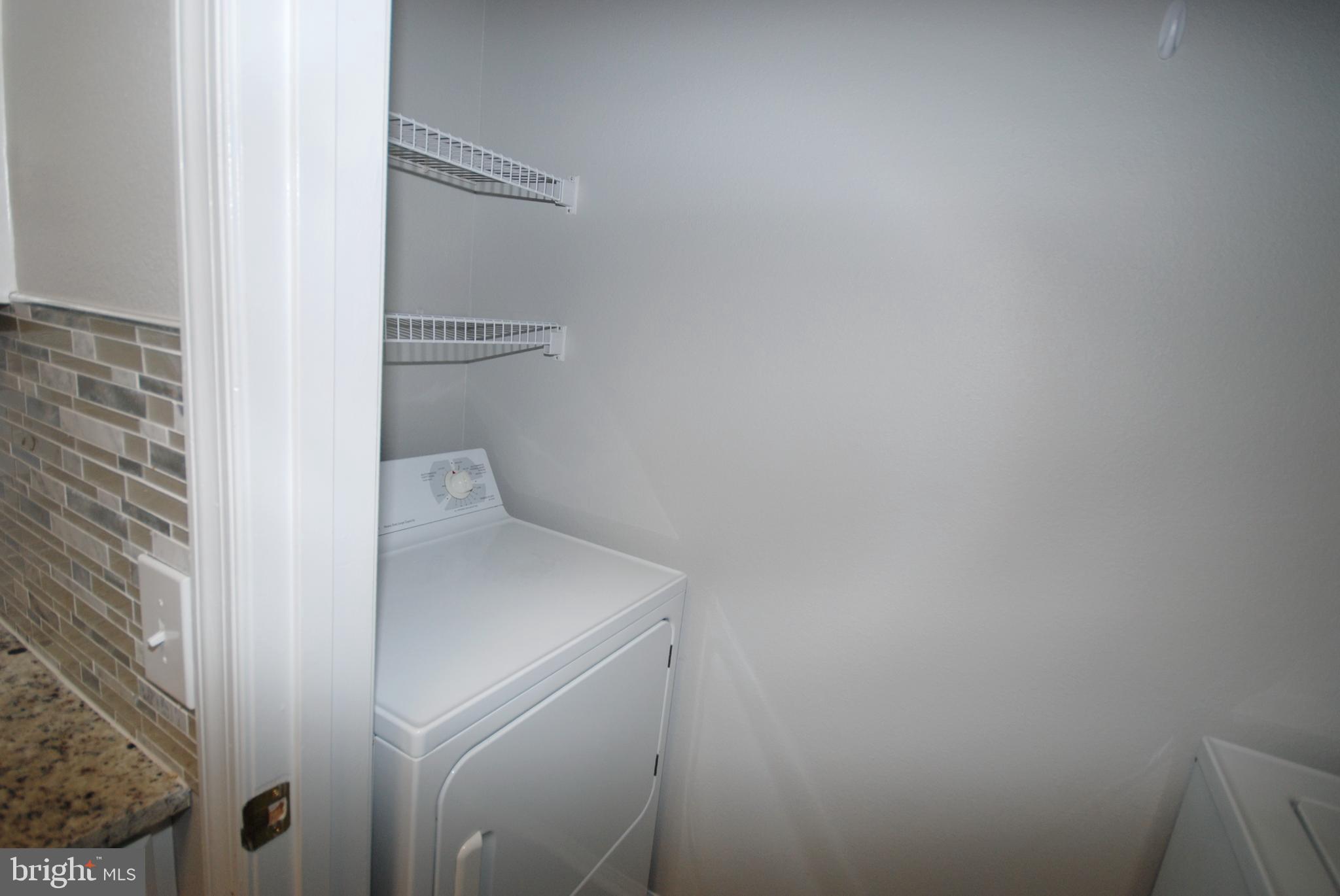 1571 SPRING GATE DRIVE 6209