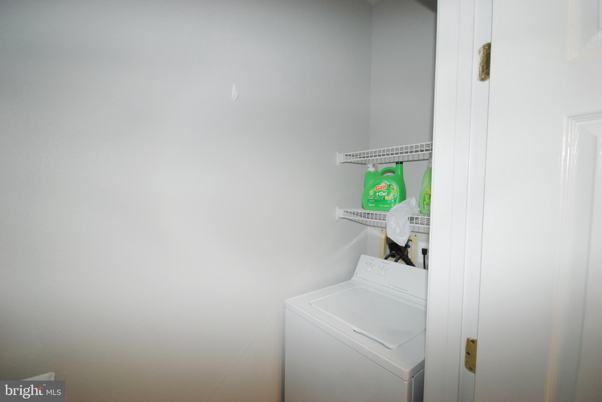 1571 SPRING GATE DRIVE 6209