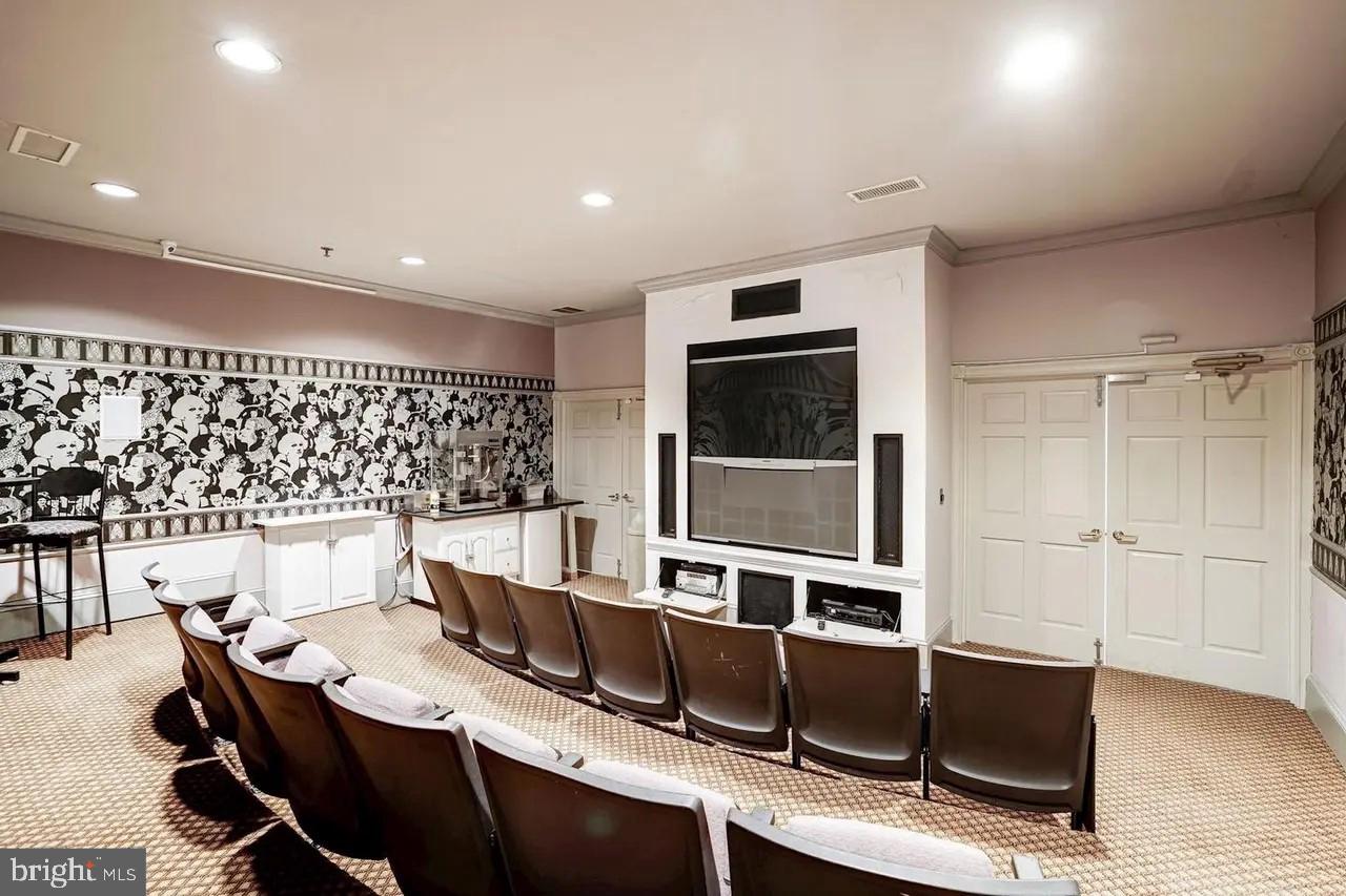 GATES OF MCLEAN - Residential