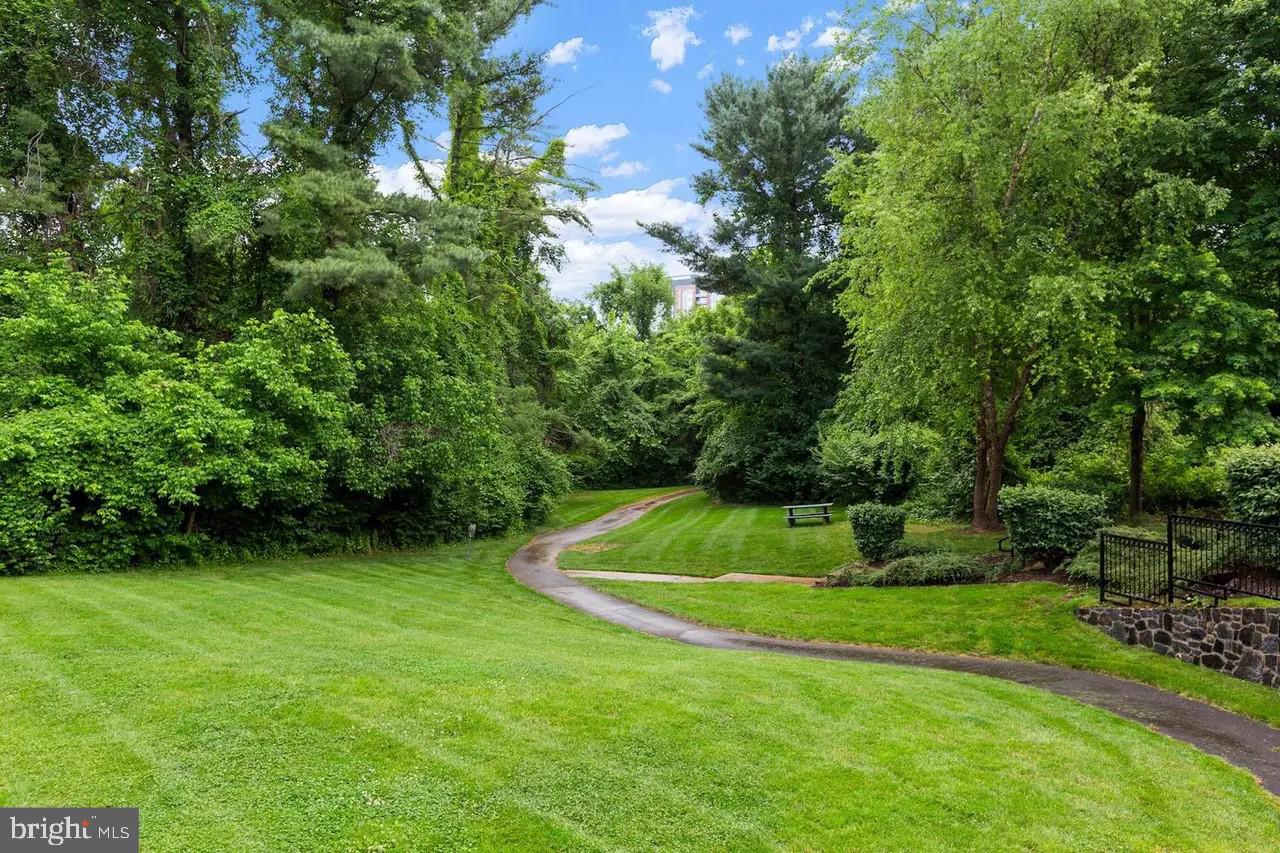 GATES OF MCLEAN - Residential