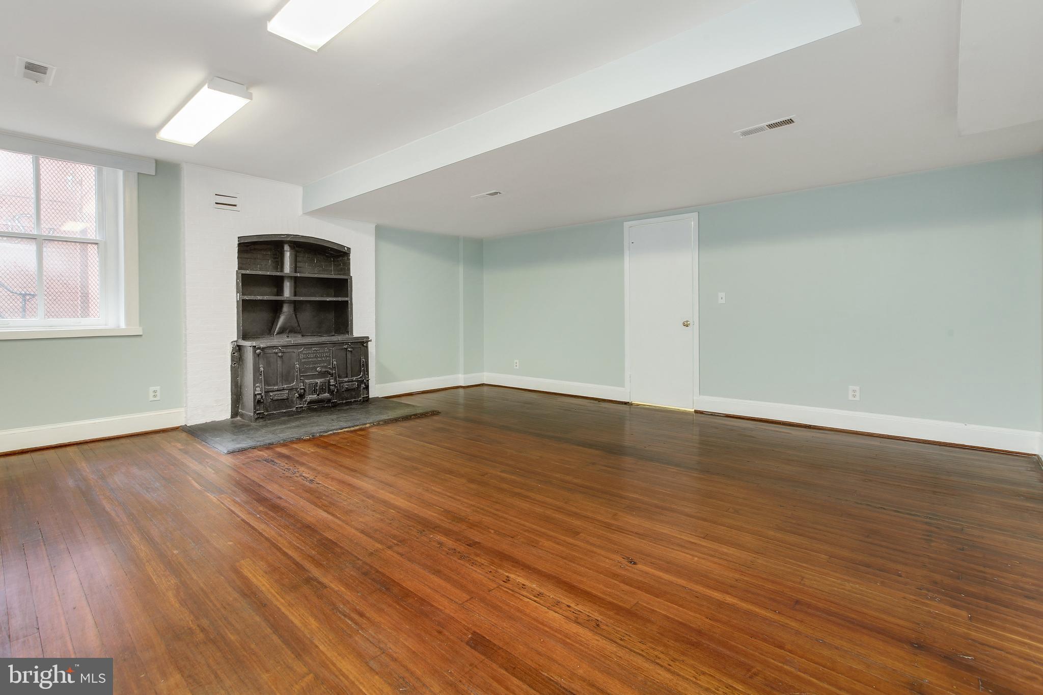 MOUNT VERNON PLACE HISTORIC DISTRICT - Commercial Sale