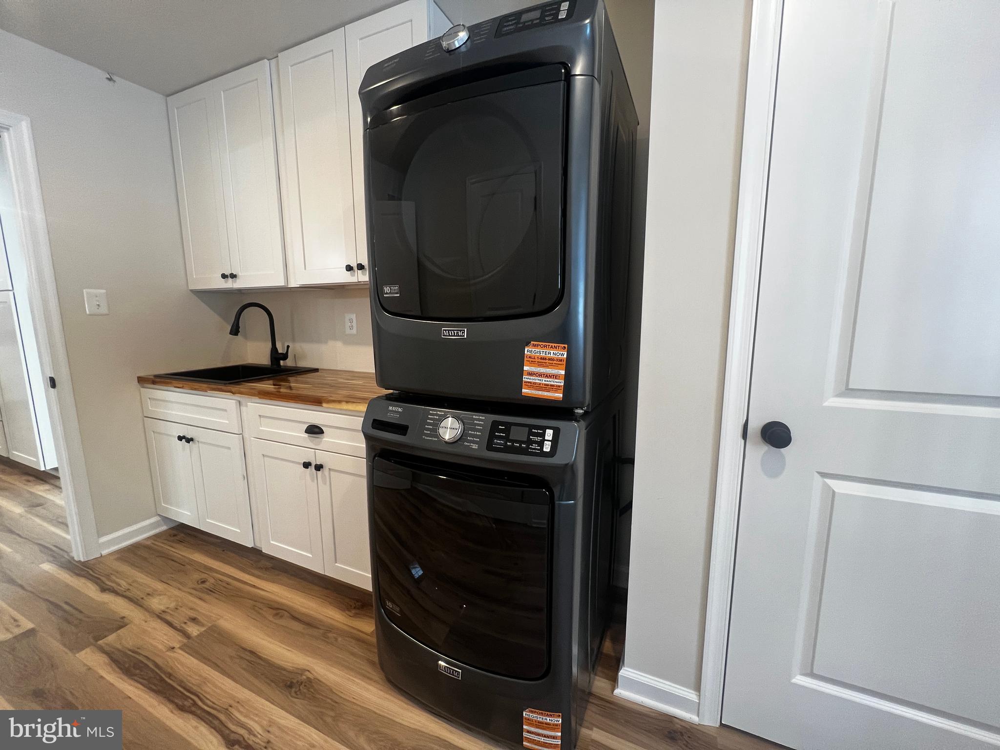 COLONIAL VILLAGE - Residential