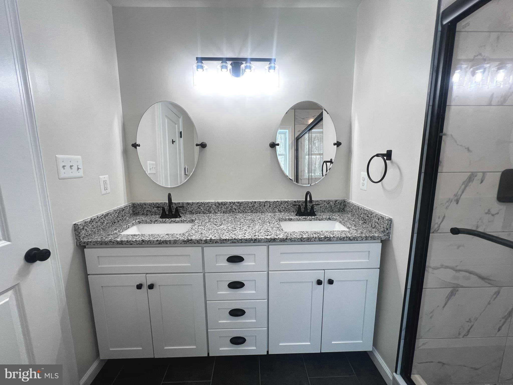 COLONIAL VILLAGE - Residential