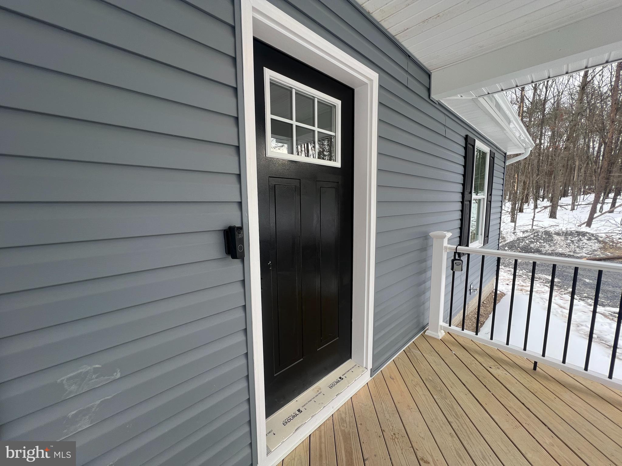 COLONIAL VILLAGE - Residential