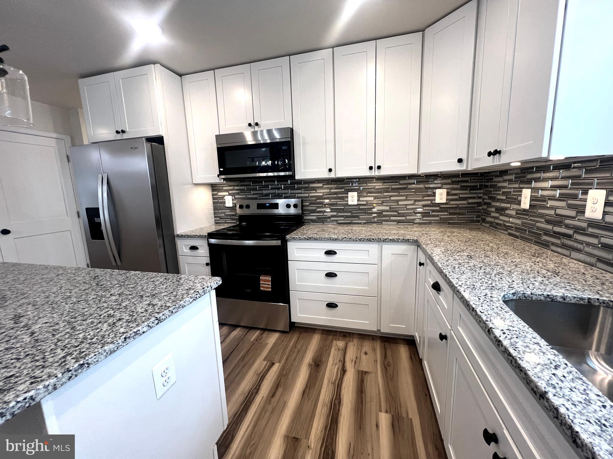 COLONIAL VILLAGE - Residential