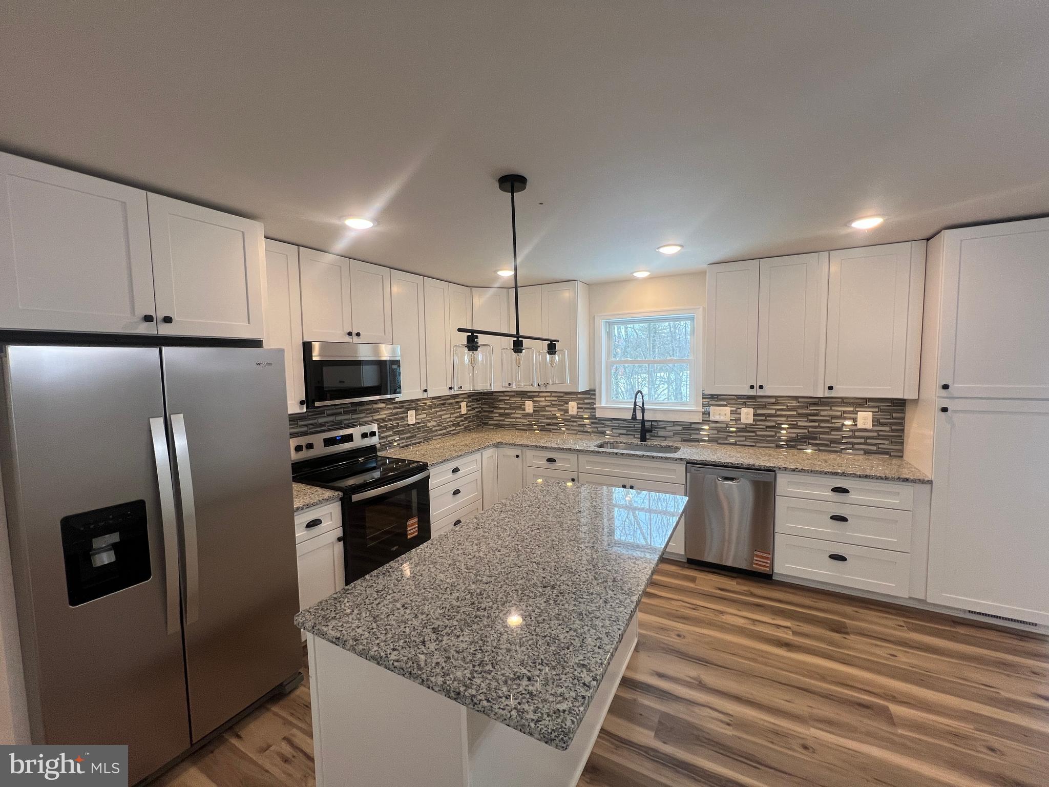 COLONIAL VILLAGE - Residential