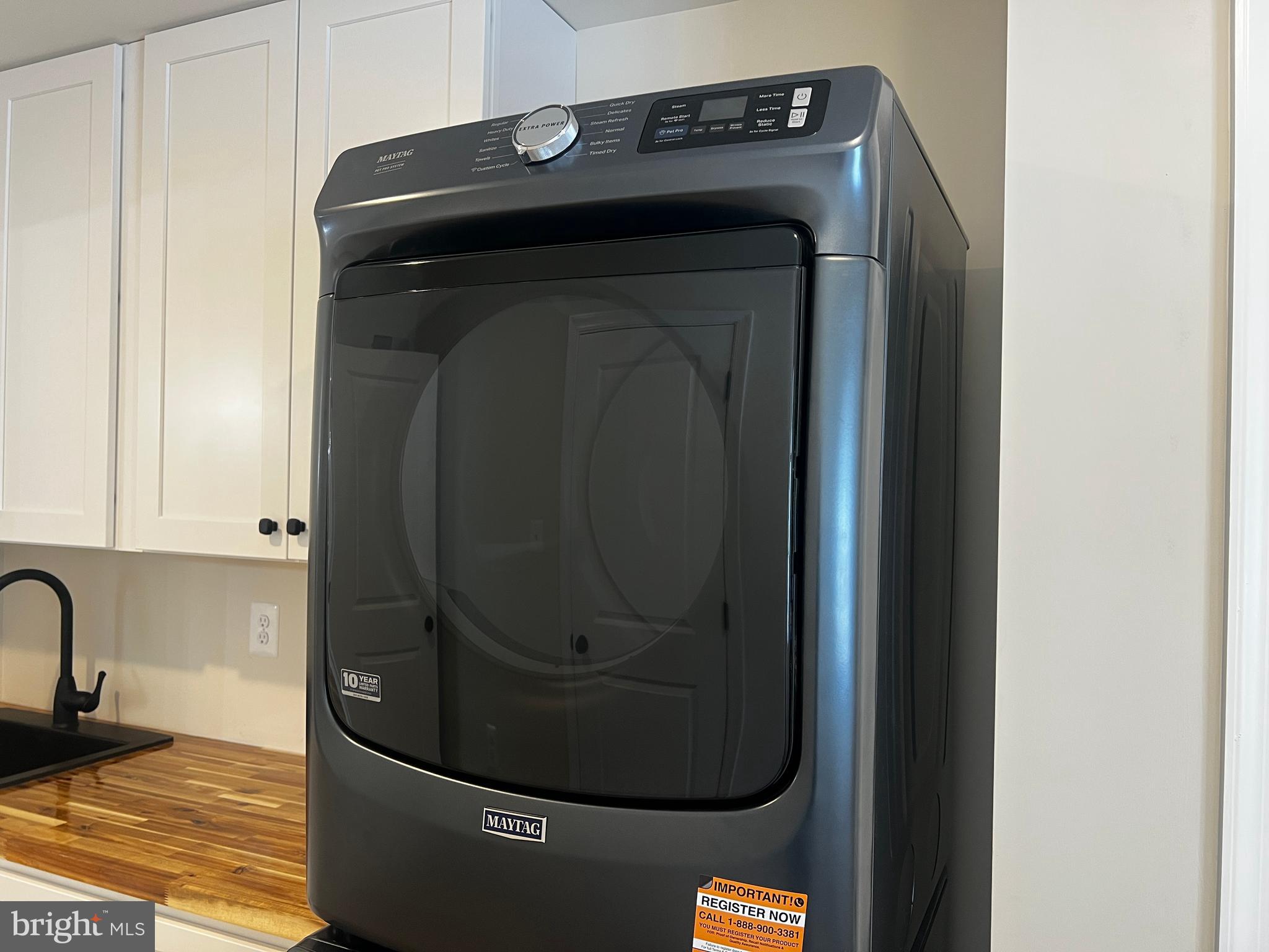 COLONIAL VILLAGE - Residential