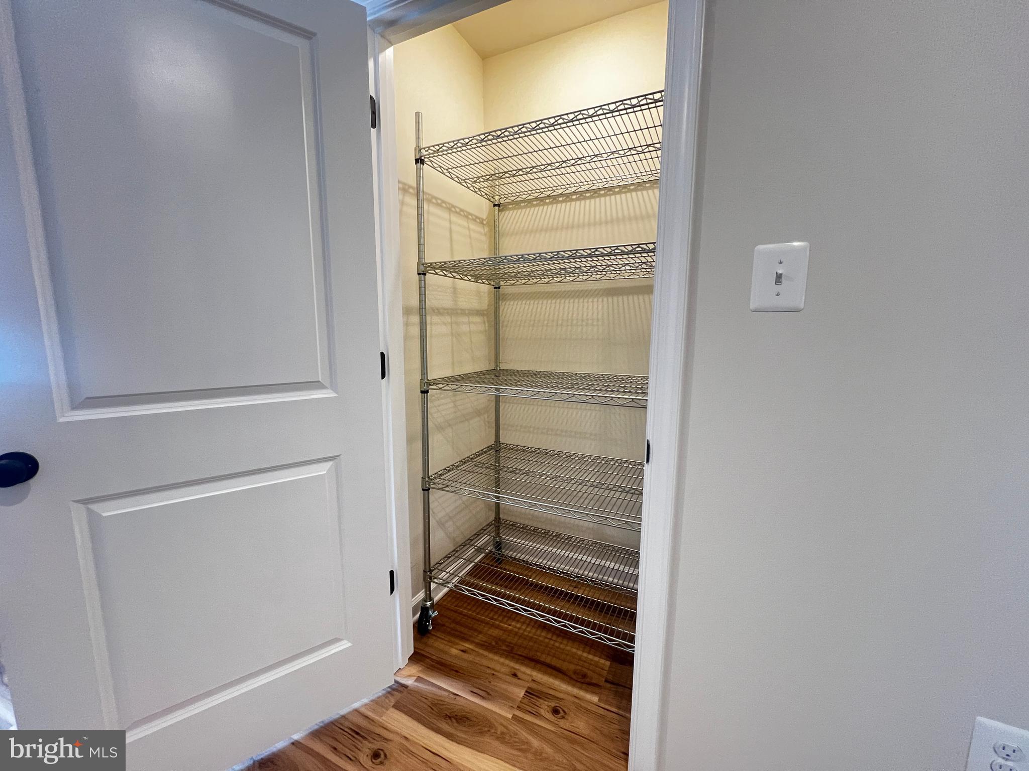 COLONIAL VILLAGE - Residential