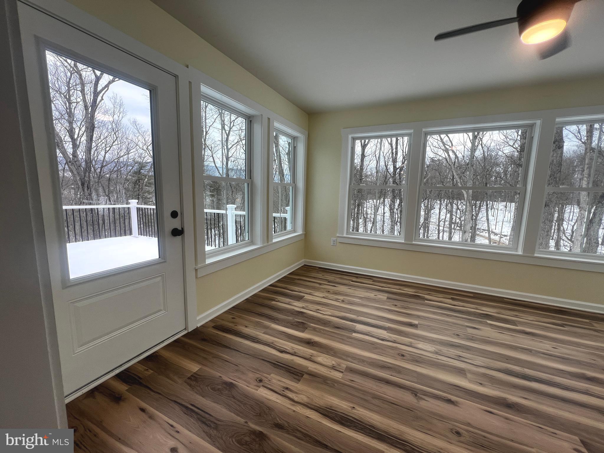 COLONIAL VILLAGE - Residential