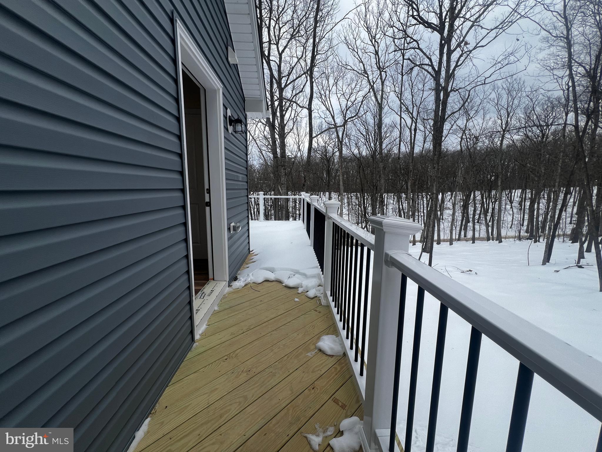 COLONIAL VILLAGE - Residential