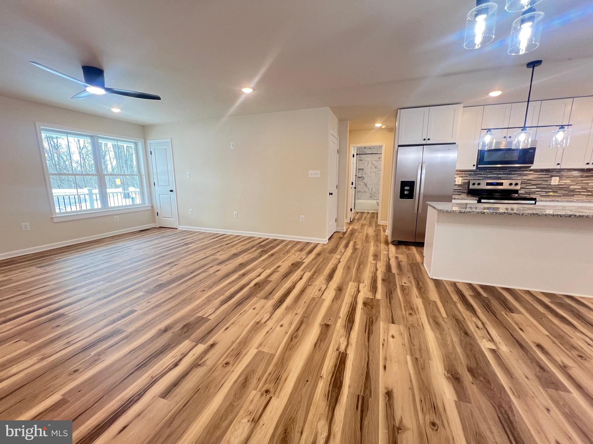 COLONIAL VILLAGE - Residential