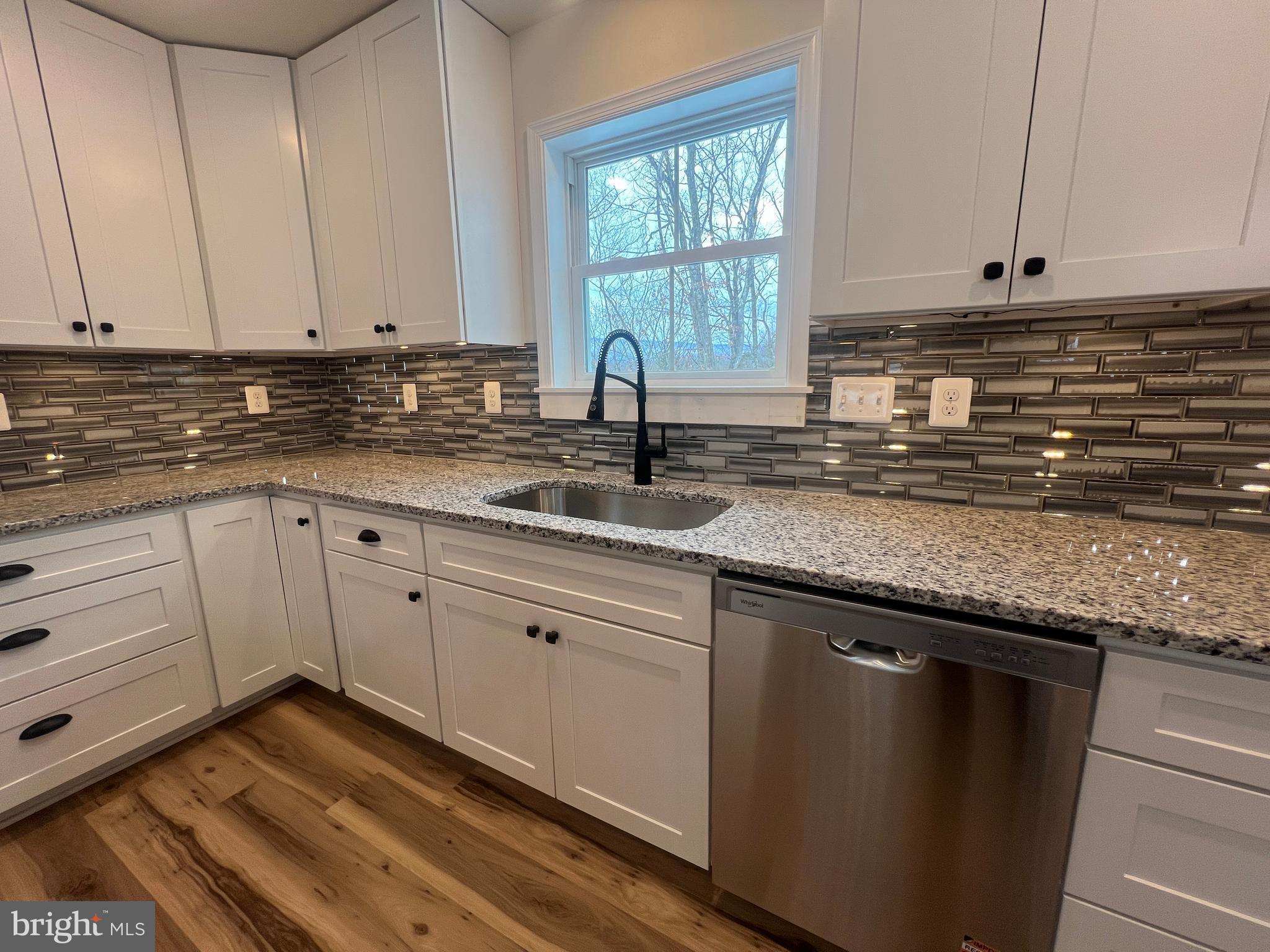 COLONIAL VILLAGE - Residential